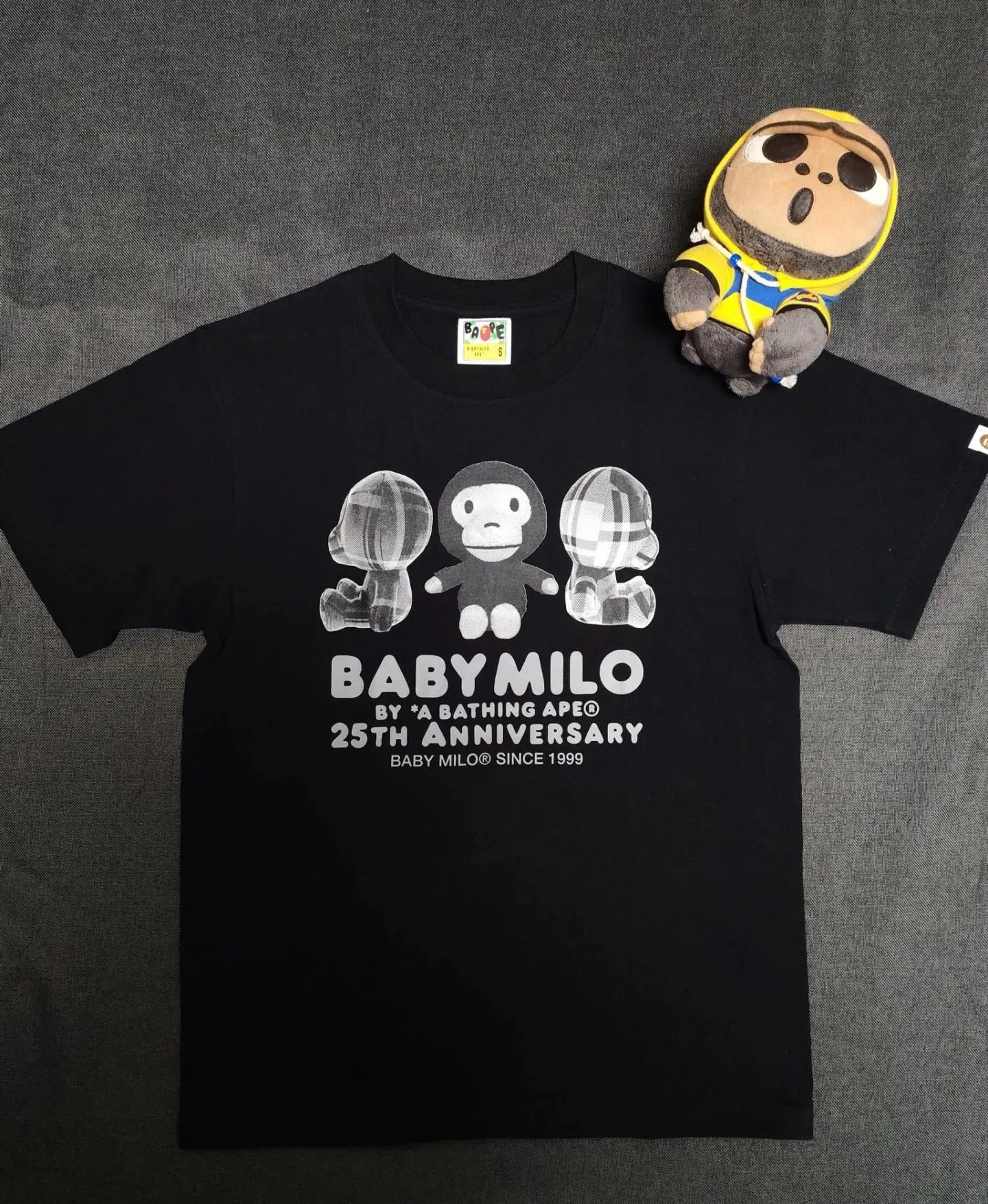 P110 001101 BAPE FW24 BABY MILO 25th Anniversary Series Sanrio co-branded cartoon monkey print pattern round neck short-sleeved T-shirt, same style for men and women, size smlxlxxl, black and white