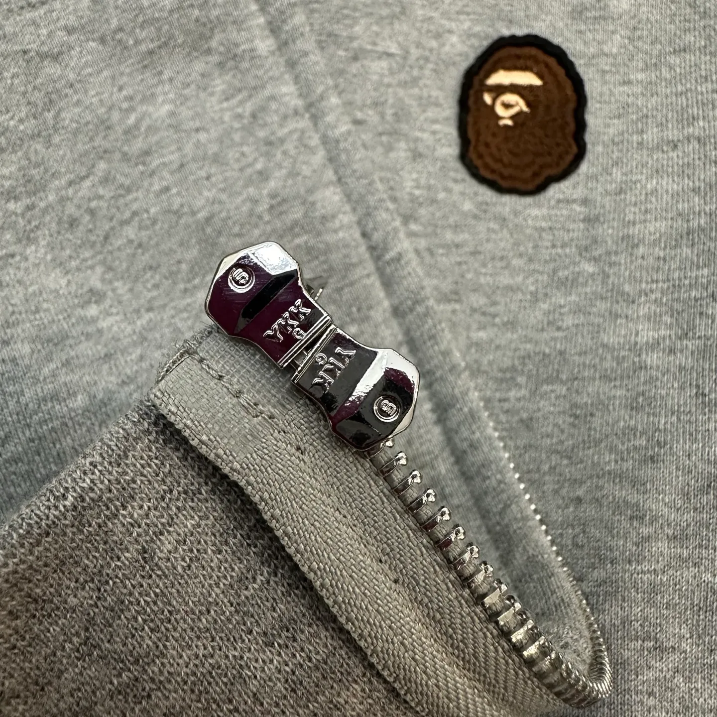 💰380 BAPE A BATHING APE FW24 Ape Man Classic Embroidered Ape Man Badge ZP Open Version 1:1 Customized Fabric Couple Style: S—XXL [Black Gray]