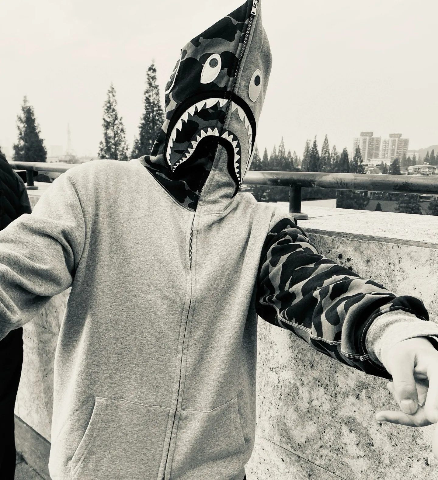 💰380 BAPE design shark splicing camouflage WGM classic logo couple model: S—XXL [grey black]