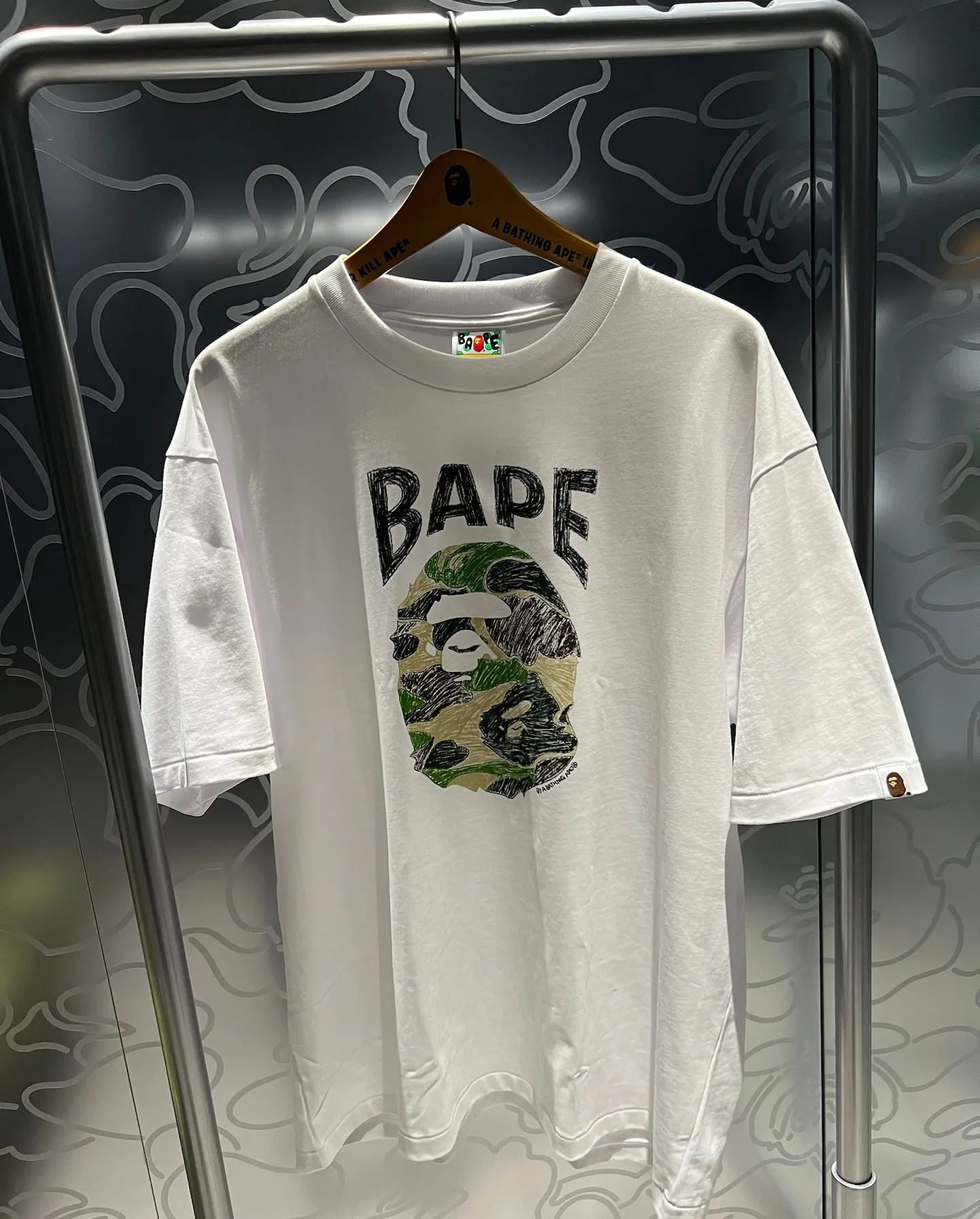 P110 001194 BAPE SS25 ABC CAMO series hand-painted camouflage pattern short-sleeved T-shirt, same style for men and women, size smlxlxxl, white