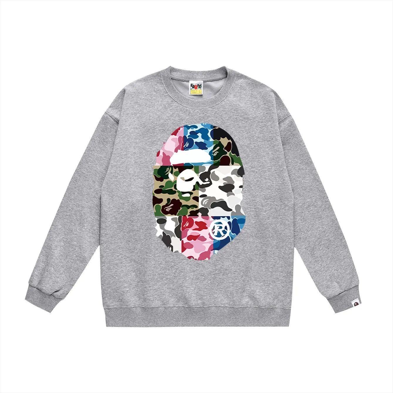 P150 model number SC448# terry 75 plus velvet 80 (top version) BAPE camouflage stitching ape head pattern round neck sweatshirt Made of 350g large terry (drop shoulder large version) fabric, soft texture and no pilling Imported environmentally friendly printing glue The pattern is bright and three-dimensional Quality 💥Same style for men and women The upper body is trendy Color: black white gray Size: S M L XL XXL