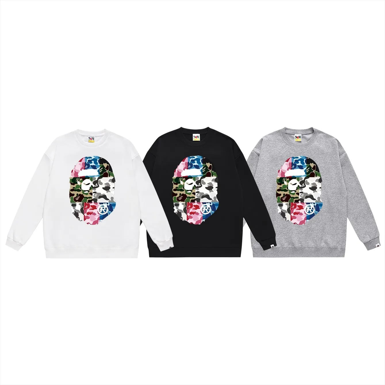 P150 model number SC448# terry 75 plus velvet 80 (top version) BAPE camouflage stitching ape head pattern round neck sweatshirt Made of 350g large terry (drop shoulder large version) fabric, soft texture and no pilling Imported environmentally friendly printing glue The pattern is bright and three-dimensional Quality 💥Same style for men and women The upper body is trendy Color: black white gray Size: S M L XL XXL