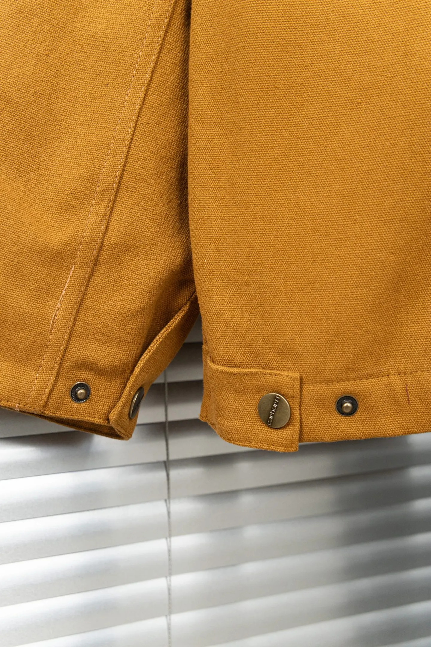 🅿️330 New: Style number: B123 Carhartt Wip Carhartt classic Detroit zipper jacket couple casual work jacket 1️⃣The fabric is made of new environmentally friendly twill fabric. The light wash feels and the color will look better with time. It is a very high-quality fabric!  2️⃣The workmanship details are perfectly controlled, the classic logo is embroidered on the chest, the corduroy lapel highlights the unique style, the customized gold zipper, and the gold buttons all have logos that become more unique as they wear out with use! 3️⃣ Suitable for daily wear and can be worn in various styles. It is a very versatile jacket for men and women! Color: black, yellow, purple Size: S, M, L, XL