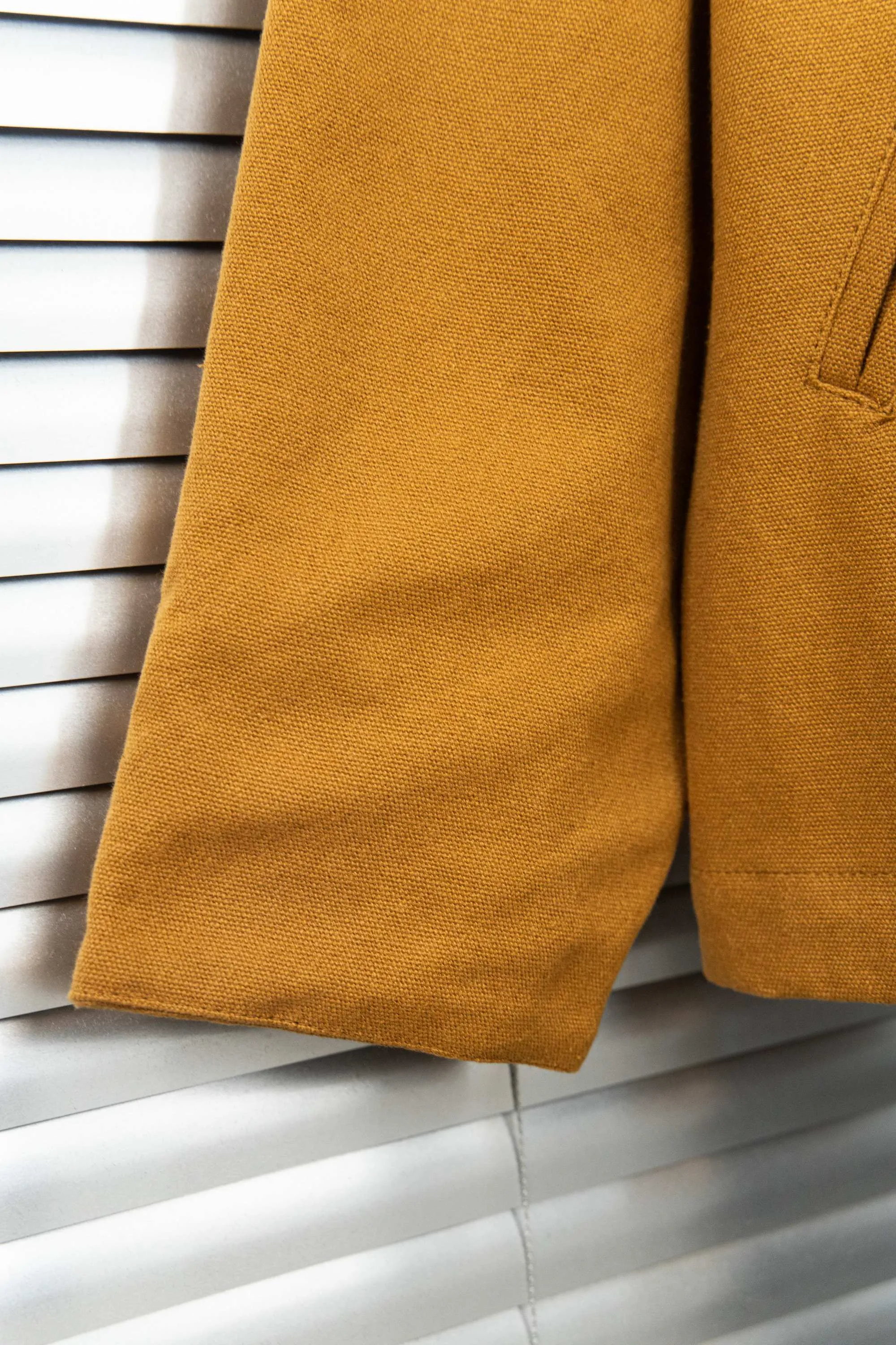 🅿️330 New: Style number: B123 Carhartt Wip Carhartt classic Detroit zipper jacket couple casual work jacket 1️⃣The fabric is made of new environmentally friendly twill fabric. The light wash feels and the color will look better with time. It is a very high-quality fabric!  2️⃣The workmanship details are perfectly controlled, the classic logo is embroidered on the chest, the corduroy lapel highlights the unique style, the customized gold zipper, and the gold buttons all have logos that become more unique as they wear out with use! 3️⃣ Suitable for daily wear and can be worn in various styles. It is a very versatile jacket for men and women! Color: black, yellow, purple Size: S, M, L, XL