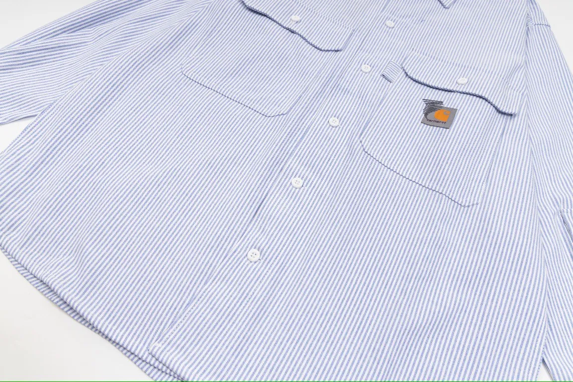 🅿️260 Carhart WIP ✖️ Invincible Carhart joint limited workwear striped shirt couple jacket 1️⃣ Made of thickened Oxford striped fabric, which is relatively thicker than ordinary shirt fabrics, and the workmanship details are perfectly controlled! The multi-pocket workwear design style can be worn perfectly with shirts and jackets! 2️⃣It is very youthful and energetic, and can be easily worn by both men and women. It is very in line with the fashion aesthetic concepts of today's young people! 3️⃣ A full set of customized accessories, complete with three standards, same style for men and women, a must-have for couples! Color: Striped Blue Sizes: S, M, L, XL