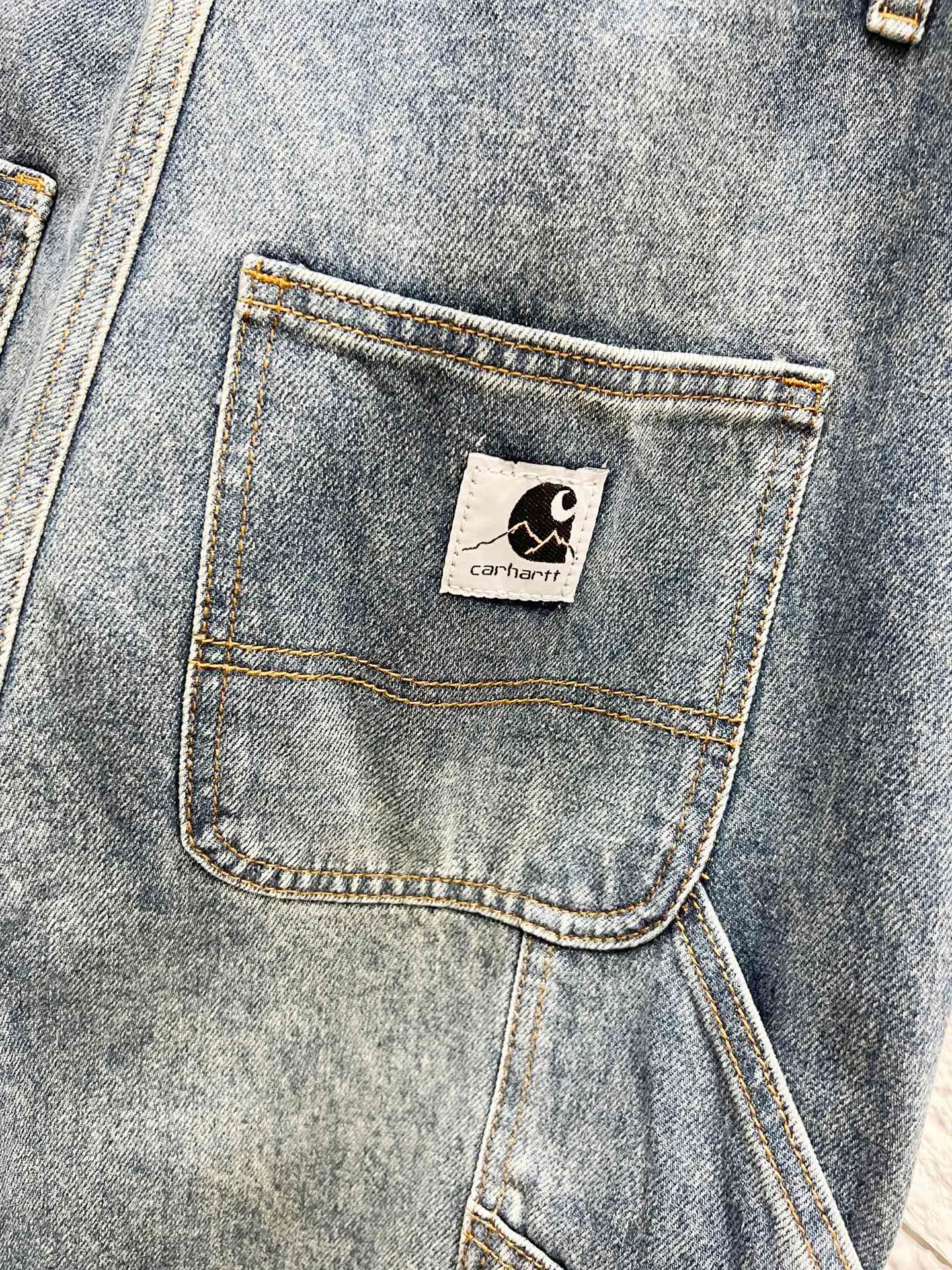 🅿️260 model number: H922 Carhartt WIP｜25ss Carhartt American retro loose heavyweight washed logging workwear jeans. The overall tailoring adopts three-dimensional structure cutting. The splicing workwear has excellent visual effects. The workwear design is simple but not simple. Inspired by the retro of the 1980s, customized fabrics, dyed in the same vat, feel comfortable, fashionable and personalized, super versatile and good-looking, very suitable for both men and women, a must-have item, hang tag, collar label, washed wheat, three labels are complete, ergonomic, more flexible when wearing! The cut is streamlined and streamlined, allowing you to move flexibly with your body! Integrates functionality, beauty and durability! Suitable for business, travel, leisure and many other occasions! Straight version Color: washed blue Size: 30 32 34 36