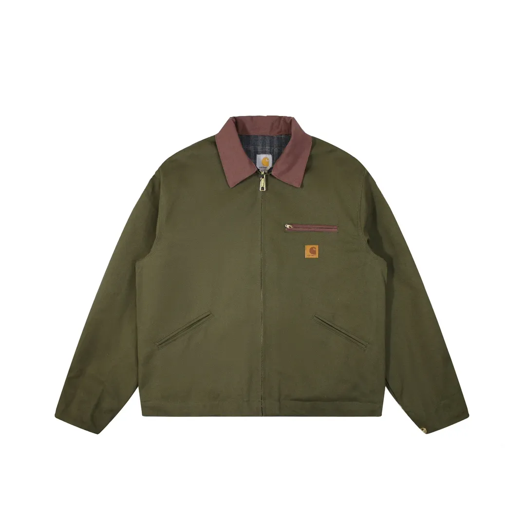 🅿️410 American CARHARTT-Carhart J97 washed and distressed heavy-duty Detroit jacket, vintage workwear canvas jacket, multi-pockets, zipper lapel workwear, popular platform, daily sales 200➕ Carhartt, an American brand with a history of 130 years, is known for its excellent manufacturing quality Catat is famous for its comfortable and durable high-quality workwear. It is one of the hottest workwear brands in recent times. Its classic status in the hearts of many American workwear players is indescribable. The variety is indescribable⚠ 16oz composite sand-washed Shumei silk. The whole piece weighs 3 pounds. Customized oil-sealed zippers, wool lining, custom leather label, heavy washing, color registration after fading, custom buttons 28 days!  Kanyewest star Alexander Dwayne "The Rock" Johnson and Tom Hardy have the same upper body with a washed distressed effect. Carhart's old-fashioned jacket has the features of shoulder length, short body, wide and slightly long waist, and an inverted triangle shape when viewed from the back. These are common features of American jackets, which are perfectly presented and infinitely magnified in the Detroit jacket. In terms of fabrics, J97 does not use 120Z native canvas, but uses sand and gravel washed canvas, which ensures wear resistance while also increasing softness and comfort. The collar does not use corduroy like J001, but uses sand and gravel washed canvas that is consistent with the main body, but the comfort is no worse than that of corduroy. The LOGO on the chest uses a dark brown PU leather square "leather label" instead of the white background "yellow moon" LOGO cloth label like J011. Color: Moss Green, Taro Gray, Petrol Blue Size: M-XXL Length: 67 69 71 73 Bust: 130 134 138 142 Shoulder Width: 55 56 57 58 Sleeve Length: 62 63 64 65 Popular models are available on the platform. Daily sales are 200➕ Carhartt, an American brand with a history of 130 years, is known for its excellent manufacturing quality. Catat is famous for its comfortable and durable high-quality workwear. It is one of the hottest workwear brands in recent times. Its classic status in the hearts of many American workwear players is indescribable. The variety is indescribable⚠ 16oz composite sand-washed Shumei silk. The whole piece weighs 3 pounds. Customized oil-sealed zippers, wool lining, custom leather label, heavy washing, color registration after fading, custom buttons 28 days!  Kanyewest star Alexander Dwayne "The Rock" Johnson and Tom Hardy have the same upper body with a washed distressed effect. Carhart's old-fashioned jacket has the features of shoulder length, short body, wide and slightly long waist, and an inverted triangle shape when viewed from the back. These are common features of American jackets, which are perfectly presented and infinitely magnified in the Detroit jacket. In terms of fabrics, J97 does not use 120Z native canvas, but uses sand and gravel washed canvas, which ensures wear resistance while also increasing softness and comfort. The collar does not use corduroy like J001, but uses sand and gravel washed canvas that is consistent with the main body, but the comfort is no worse than that of corduroy. The LOGO on the chest uses a dark brown PU leather square "leather label" instead of the white background "yellow moon" LOGO cloth label like J011. Color: Moss Green, Taro Marl Gray, Petrol Blue Size: M-XXL