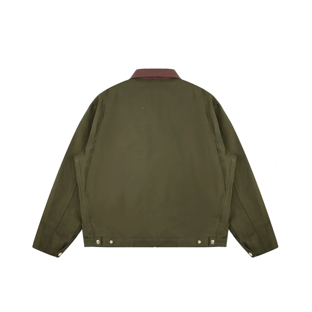 🅿️410 American CARHARTT-Carhart J97 washed and distressed heavy-duty Detroit jacket, vintage workwear canvas jacket, multi-pockets, zipper lapel workwear, popular platform, daily sales 200➕ Carhartt, an American brand with a history of 130 years, is known for its excellent manufacturing quality Catat is famous for its comfortable and durable high-quality workwear. It is one of the hottest workwear brands in recent times. Its classic status in the hearts of many American workwear players is indescribable. The variety is indescribable⚠ 16oz composite sand-washed Shumei silk. The whole piece weighs 3 pounds. Customized oil-sealed zippers, wool lining, custom leather label, heavy washing, color registration after fading, custom buttons 28 days!  Kanyewest star Alexander Dwayne "The Rock" Johnson and Tom Hardy have the same upper body with a washed distressed effect. Carhart's old-fashioned jacket has the features of shoulder length, short body, wide and slightly long waist, and an inverted triangle shape when viewed from the back. These are common features of American jackets, which are perfectly presented and infinitely magnified in the Detroit jacket. In terms of fabrics, J97 does not use 120Z native canvas, but uses sand and gravel washed canvas, which ensures wear resistance while also increasing softness and comfort. The collar does not use corduroy like J001, but uses sand and gravel washed canvas that is consistent with the main body, but the comfort is no worse than that of corduroy. The LOGO on the chest uses a dark brown PU leather square "leather label" instead of the white background "yellow moon" LOGO cloth label like J011. Color: Moss Green, Taro Gray, Petrol Blue Size: M-XXL Length: 67 69 71 73 Bust: 130 134 138 142 Shoulder Width: 55 56 57 58 Sleeve Length: 62 63 64 65 Popular models are available on the platform. Daily sales are 200➕ Carhartt, an American brand with a history of 130 years, is known for its excellent manufacturing quality. Catat is famous for its comfortable and durable high-quality workwear. It is one of the hottest workwear brands in recent times. Its classic status in the hearts of many American workwear players is indescribable. The variety is indescribable⚠ 16oz composite sand-washed Shumei silk. The whole piece weighs 3 pounds. Customized oil-sealed zippers, wool lining, custom leather label, heavy washing, color registration after fading, custom buttons 28 days!  Kanyewest star Alexander Dwayne "The Rock" Johnson and Tom Hardy have the same upper body with a washed distressed effect. Carhart's old-fashioned jacket has the features of shoulder length, short body, wide and slightly long waist, and an inverted triangle shape when viewed from the back. These are common features of American jackets, which are perfectly presented and infinitely magnified in the Detroit jacket. In terms of fabrics, J97 does not use 120Z native canvas, but uses sand and gravel washed canvas, which ensures wear resistance while also increasing softness and comfort. The collar does not use corduroy like J001, but uses sand and gravel washed canvas that is consistent with the main body, but the comfort is no worse than that of corduroy. The LOGO on the chest uses a dark brown PU leather square "leather label" instead of the white background "yellow moon" LOGO cloth label like J011. Color: Moss Green, Taro Marl Gray, Petrol Blue Size: M-XXL