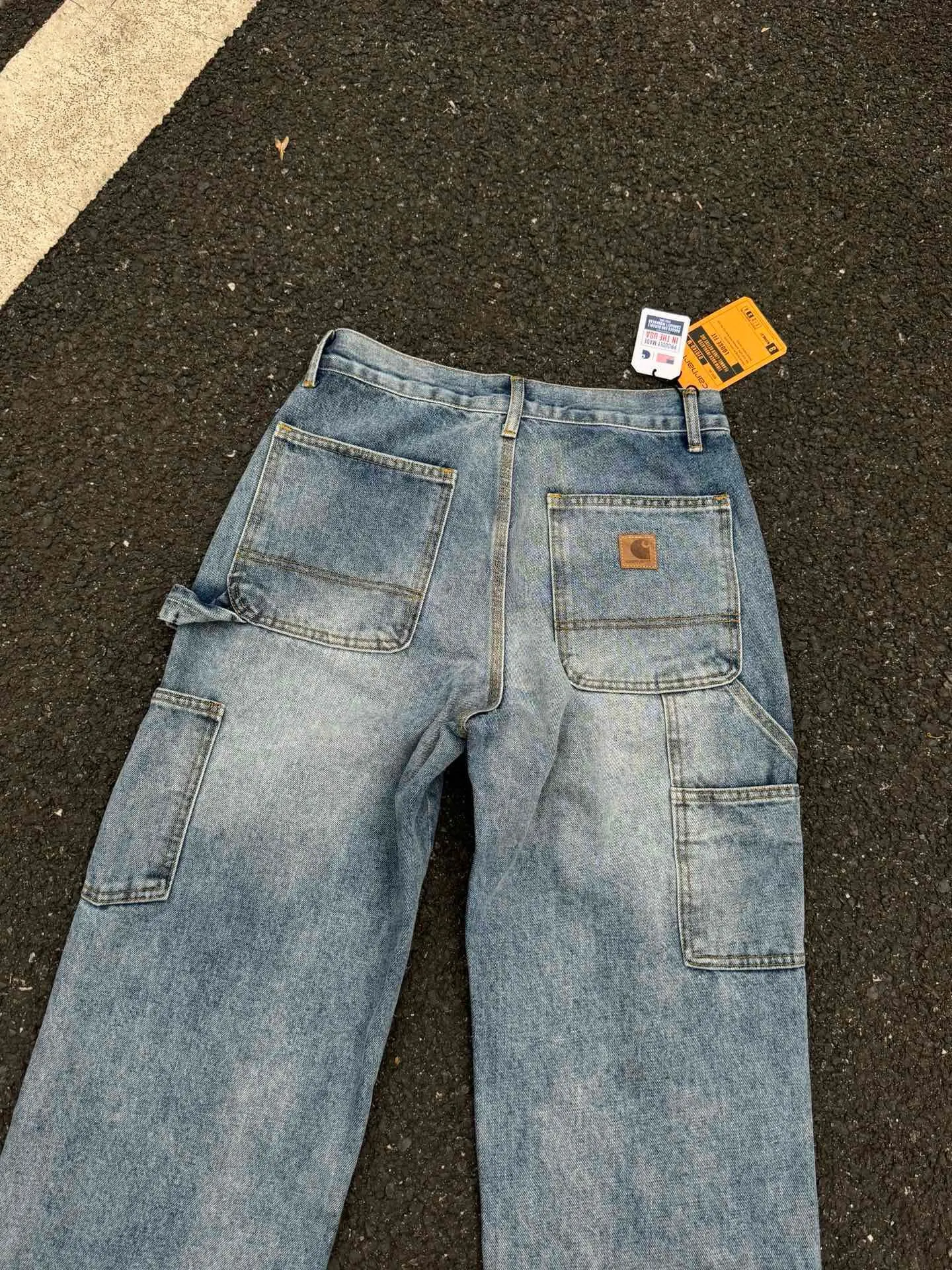 🅿️250 033 Carhartt WIP Japanese style work style jeans with customized original logo buckle, YKK zipper fly, smooth and easy to pull! Many locations are reinforced with tacks, and the workmanship is solid! The overall tailoring adopts three-dimensional structure tailoring! Ergonomically designed, more flexible when wearing! The cut is streamlined and streamlined, allowing you to move flexibly with your body! Integrates functionality, beauty and durability! Suitable for business, travel, leisure and many other occasions! Straight fit Color: Blue Size: S-XXL