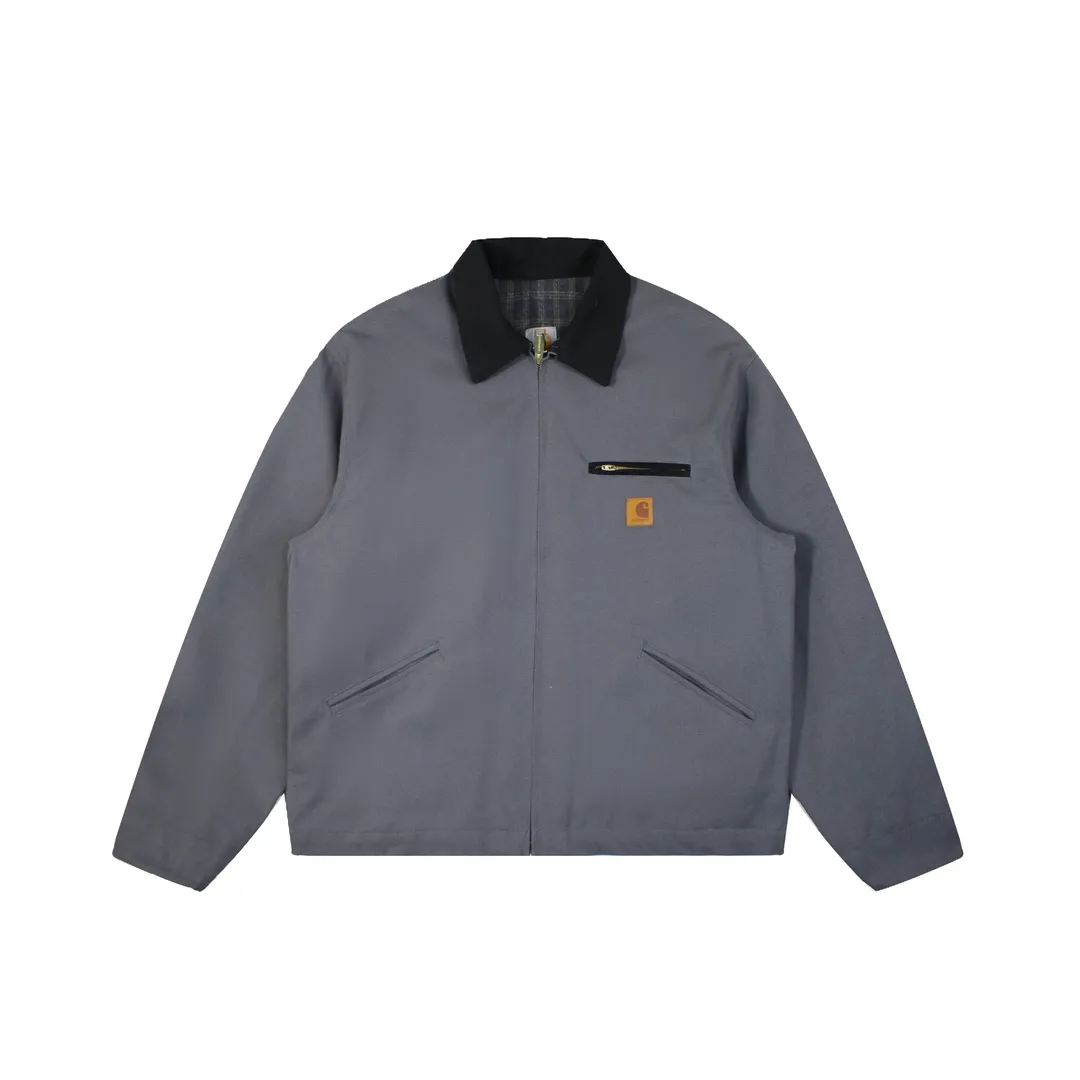 🅿️410 American CARHARTT-Carhart J97 washed and distressed heavy-duty Detroit jacket, vintage work canvas jacket, multi-pocket zipper lapel work jacket, hot-selling item on the platform, daily sales of 200➕ Carhart, an American brand with a history of 130 years, is known for its excellent manufacturing quality Catat is famous for its comfortable and durable high-quality workwear. It is one of the hottest workwear brands in recent times. Its classic status in the hearts of many American workwear players is indescribable. The variety is indescribable⚠ 16oz composite sand-washed Shumei silk. The whole piece weighs 3 pounds. Customized oil-sealed zippers, wool lining, custom leather label, heavy washing, color registration after fading, custom buttons 28 days!  Kanyewest star Alexander Dwayne "The Rock" Johnson and Tom Hardy have the same upper body with a washed distressed effect. Carhart's old-fashioned jacket has the features of shoulder length, short body, wide and slightly long waist, and an inverted triangle shape when viewed from the back. These are common features of American jackets, which are perfectly presented and infinitely magnified in the Detroit jacket. In terms of fabrics, J97 does not use 120Z native canvas, but uses sand and gravel washed canvas, which ensures wear resistance while also increasing softness and comfort. The collar does not use corduroy like J001, but uses sand and gravel washed canvas that is consistent with the main body, but the comfort is no worse than that of corduroy. The LOGO on the chest uses a dark brown PU leather square "leather label" instead of the white background "yellow moon" LOGO cloth label like J011. Color: Moss Green, Taro Gray, Petrol Blue Size: M-XXL Length: 67 69 71 73 Bust: 130 134 138 142 Shoulder Width: 55 56 57 58 Sleeve Length: 62 63 64 65