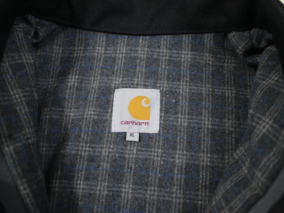 🅿️410 American CARHARTT-Carhart J97 washed and distressed heavy-duty Detroit jacket, vintage work canvas jacket, multi-pocket zipper lapel work jacket, hot-selling item on the platform, daily sales of 200➕ Carhart, an American brand with a history of 130 years, is known for its excellent manufacturing quality Catat is famous for its comfortable and durable high-quality workwear. It is one of the hottest workwear brands in recent times. Its classic status in the hearts of many American workwear players is indescribable. The variety is indescribable⚠ 16oz composite sand-washed Shumei silk. The whole piece weighs 3 pounds. Customized oil-sealed zippers, wool lining, custom leather label, heavy washing, color registration after fading, custom buttons 28 days!  Kanyewest star Alexander Dwayne "The Rock" Johnson and Tom Hardy have the same upper body with a washed distressed effect. Carhart's old-fashioned jacket has the features of shoulder length, short body, wide and slightly long waist, and an inverted triangle shape when viewed from the back. These are common features of American jackets, which are perfectly presented and infinitely magnified in the Detroit jacket. In terms of fabrics, J97 does not use 120Z native canvas, but uses sand and gravel washed canvas, which ensures wear resistance while also increasing softness and comfort. The collar does not use corduroy like J001, but uses sand and gravel washed canvas that is consistent with the main body, but the comfort is no worse than that of corduroy. The LOGO on the chest uses a dark brown PU leather square "leather label" instead of the white background "yellow moon" LOGO cloth label like J011. Color: Moss Green, Taro Gray, Petrol Blue Size: M-XXL Length: 67 69 71 73 Bust: 130 134 138 142 Shoulder Width: 55 56 57 58 Sleeve Length: 62 63 64 65
