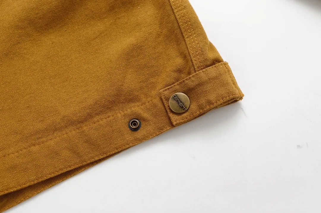 🅿️350 Carhartt Wip Carhartt classic Detroit zipper jacket couple casual workwear jacket 1️⃣The fabric is made of new environmentally friendly twill fabric. The light wash feels and the color will look better with time. It is a very high-quality fabric! 2️⃣The workmanship details are perfectly controlled, the classic logo is embroidered on the chest, the corduroy lapel highlights the unique style, the customized gold zipper, and the gold buttons all have logos that become more unique as they wear out with use! 3️⃣ Suitable for daily wear and can be worn in various styles. It is a very versatile jacket for men and women!  Color: black, yellow, purple Size: S, M, L, XL