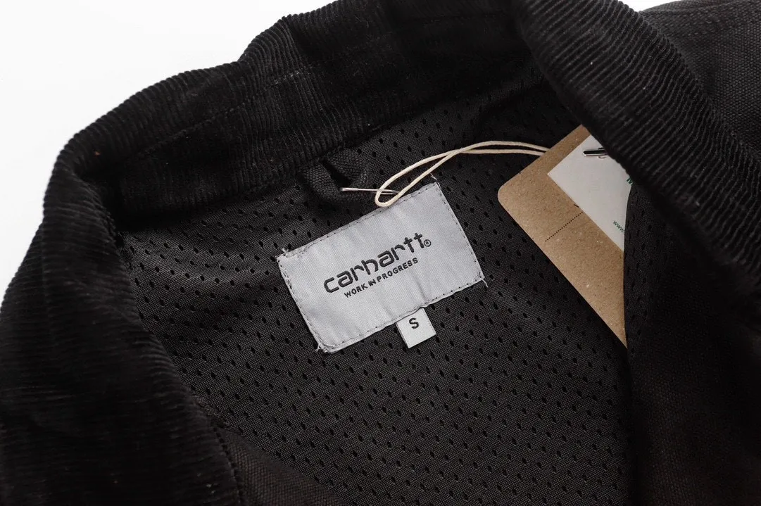 🅿️330 New: Style number: B123 Carhartt Wip Carhartt classic Detroit zipper jacket couple casual work jacket 1️⃣The fabric is made of new environmentally friendly twill fabric. The light wash feels and the color will look better with time. It is a very high-quality fabric!  2️⃣The workmanship details are perfectly controlled, the classic logo is embroidered on the chest, the corduroy lapel highlights the unique style, the customized gold zipper, and the gold buttons all have logos that become more unique as they wear out with use! 3️⃣ Suitable for daily wear and can be worn in various styles. It is a very versatile jacket for men and women! Color: black, yellow, purple Size: S, M, L, XL