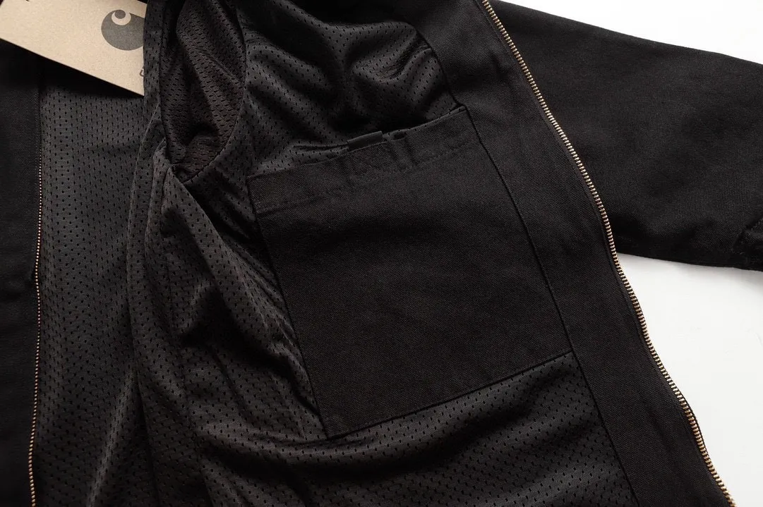 🅿️330 New: Style number: B123 Carhartt Wip Carhartt classic Detroit zipper jacket couple casual work jacket 1️⃣The fabric is made of new environmentally friendly twill fabric. The light wash feels and the color will look better with time. It is a very high-quality fabric!  2️⃣The workmanship details are perfectly controlled, the classic logo is embroidered on the chest, the corduroy lapel highlights the unique style, the customized gold zipper, and the gold buttons all have logos that become more unique as they wear out with use! 3️⃣ Suitable for daily wear and can be worn in various styles. It is a very versatile jacket for men and women! Color: black, yellow, purple Size: S, M, L, XL