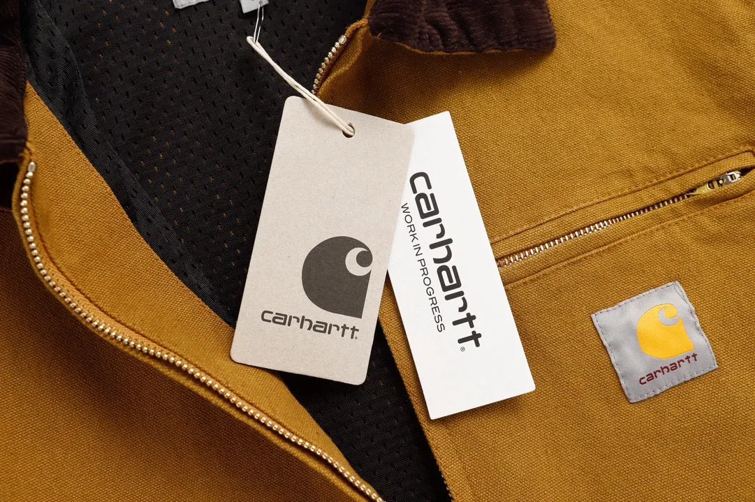 🅿️330 New: Style number: B123 Carhartt Wip Carhartt classic Detroit zipper jacket couple casual work jacket 1️⃣The fabric is made of new environmentally friendly twill fabric. The light wash feels and the color will look better with time. It is a very high-quality fabric!  2️⃣The workmanship details are perfectly controlled, the classic logo is embroidered on the chest, the corduroy lapel highlights the unique style, the customized gold zipper, and the gold buttons all have logos that become more unique as they wear out with use! 3️⃣ Suitable for daily wear and can be worn in various styles. It is a very versatile jacket for men and women! Color: black, yellow, purple Size: S, M, L, XL