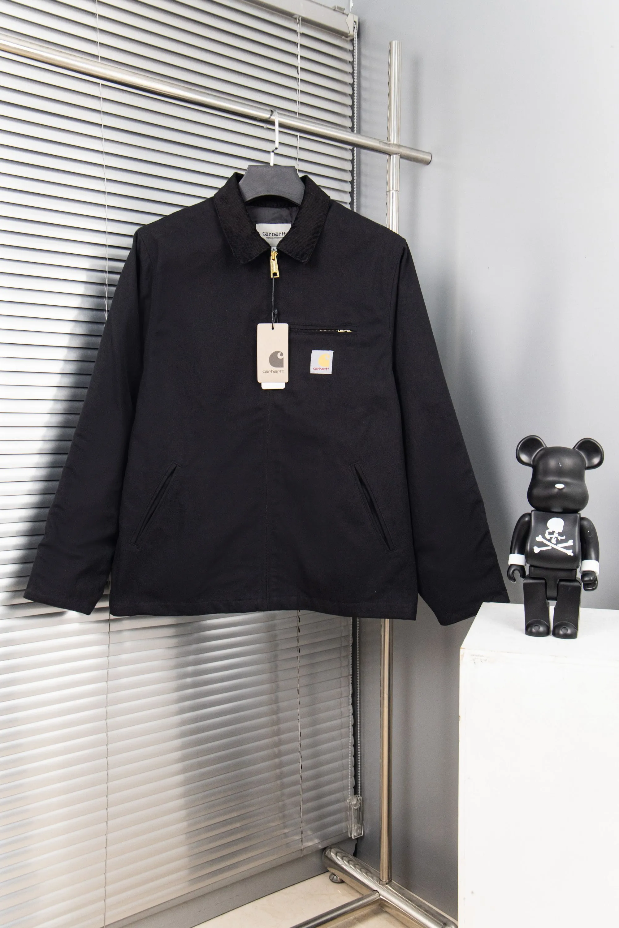 🅿️330 New: Style number: B123 Carhartt Wip Carhartt classic Detroit zipper jacket couple casual work jacket 1️⃣The fabric is made of new environmentally friendly twill fabric. The light wash feels and the color will look better with time. It is a very high-quality fabric!  2️⃣The workmanship details are perfectly controlled, the classic logo is embroidered on the chest, the corduroy lapel highlights the unique style, the customized gold zipper, and the gold buttons all have logos that become more unique as they wear out with use! 3️⃣ Suitable for daily wear and can be worn in various styles. It is a very versatile jacket for men and women! Color: black, yellow, purple Size: S, M, L, XL