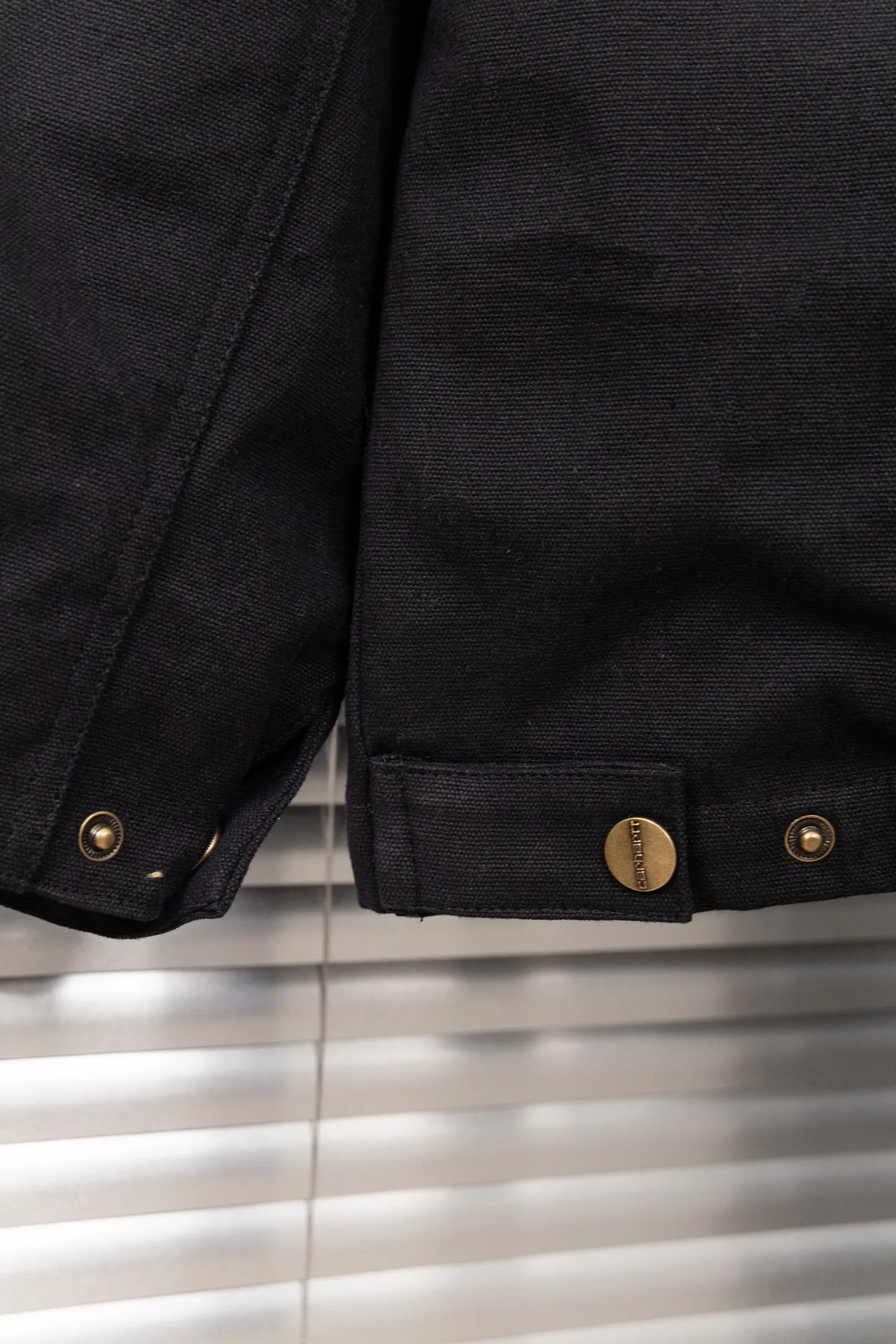 🅿️330 New: Style number: B123 Carhartt Wip Carhartt classic Detroit zipper jacket couple casual work jacket 1️⃣The fabric is made of new environmentally friendly twill fabric. The light wash feels and the color will look better with time. It is a very high-quality fabric!  2️⃣The workmanship details are perfectly controlled, the classic logo is embroidered on the chest, the corduroy lapel highlights the unique style, the customized gold zipper, and the gold buttons all have logos that become more unique as they wear out with use! 3️⃣ Suitable for daily wear and can be worn in various styles. It is a very versatile jacket for men and women! Color: black, yellow, purple Size: S, M, L, XL
