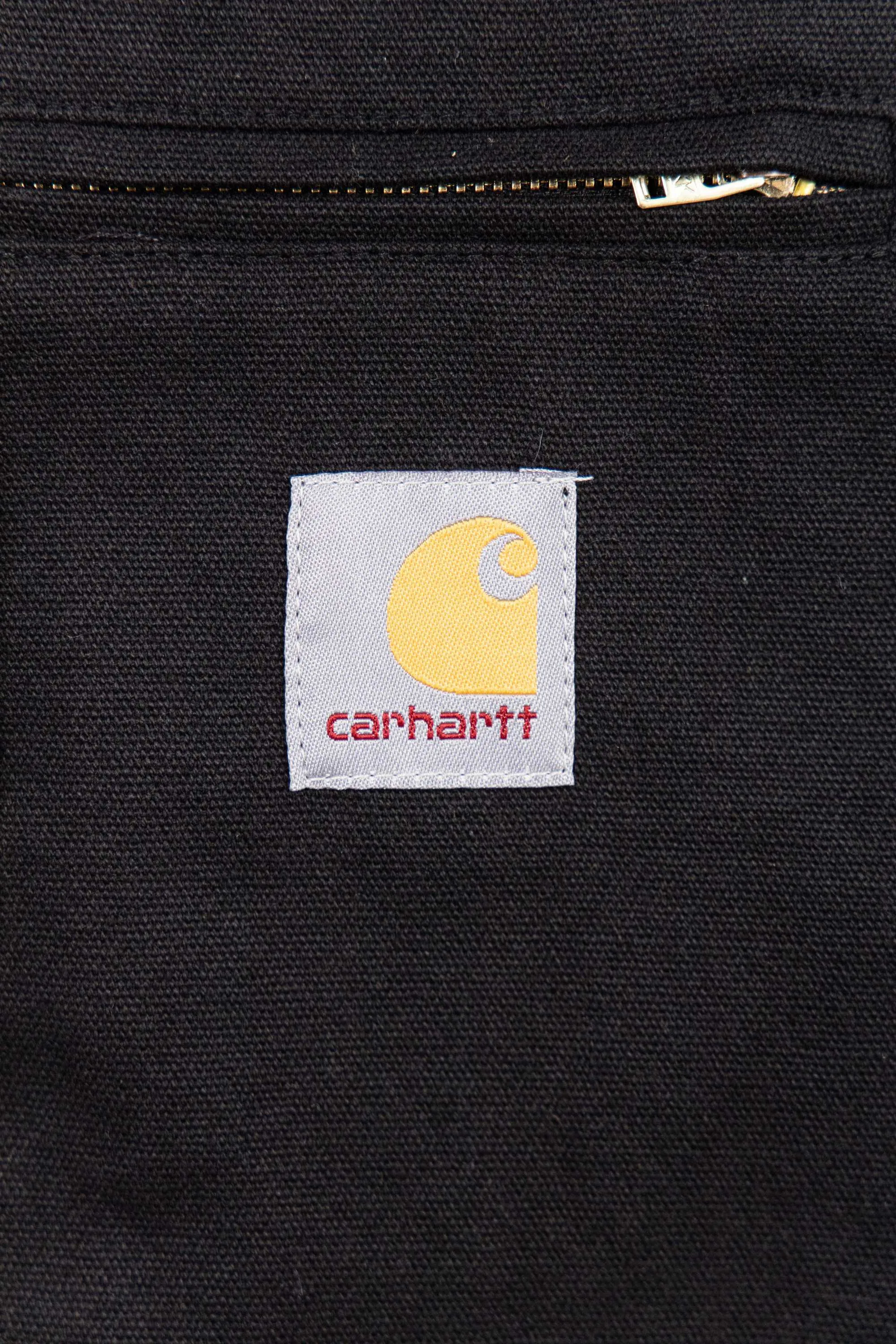 🅿️330 New: Style number: B123 Carhartt Wip Carhartt classic Detroit zipper jacket couple casual work jacket 1️⃣The fabric is made of new environmentally friendly twill fabric. The light wash feels and the color will look better with time. It is a very high-quality fabric!  2️⃣The workmanship details are perfectly controlled, the classic logo is embroidered on the chest, the corduroy lapel highlights the unique style, the customized gold zipper, and the gold buttons all have logos that become more unique as they wear out with use! 3️⃣ Suitable for daily wear and can be worn in various styles. It is a very versatile jacket for men and women! Color: black, yellow, purple Size: S, M, L, XL
