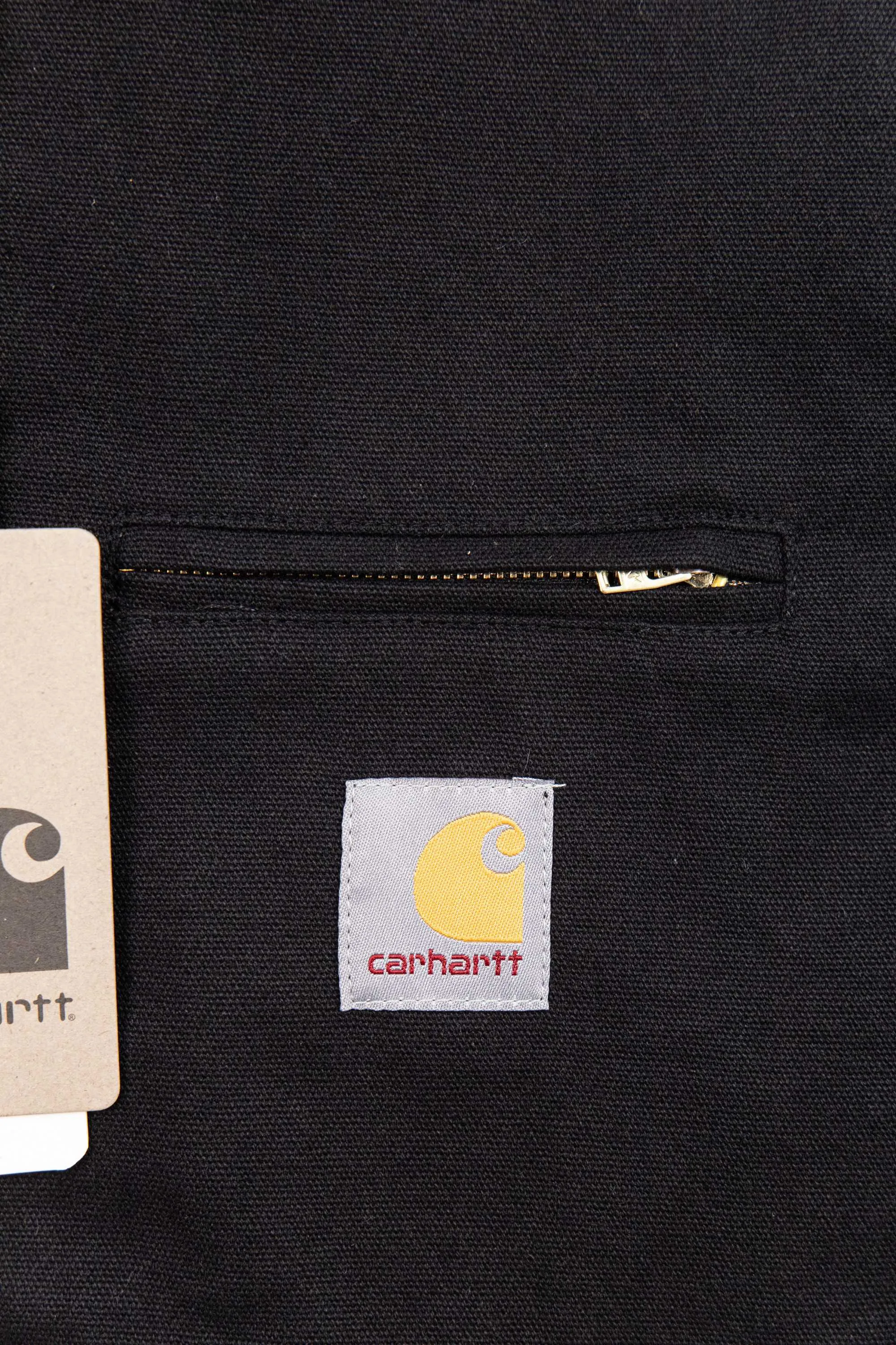 🅿️330 New: Style number: B123 Carhartt Wip Carhartt classic Detroit zipper jacket couple casual work jacket 1️⃣The fabric is made of new environmentally friendly twill fabric. The light wash feels and the color will look better with time. It is a very high-quality fabric!  2️⃣The workmanship details are perfectly controlled, the classic logo is embroidered on the chest, the corduroy lapel highlights the unique style, the customized gold zipper, and the gold buttons all have logos that become more unique as they wear out with use! 3️⃣ Suitable for daily wear and can be worn in various styles. It is a very versatile jacket for men and women! Color: black, yellow, purple Size: S, M, L, XL