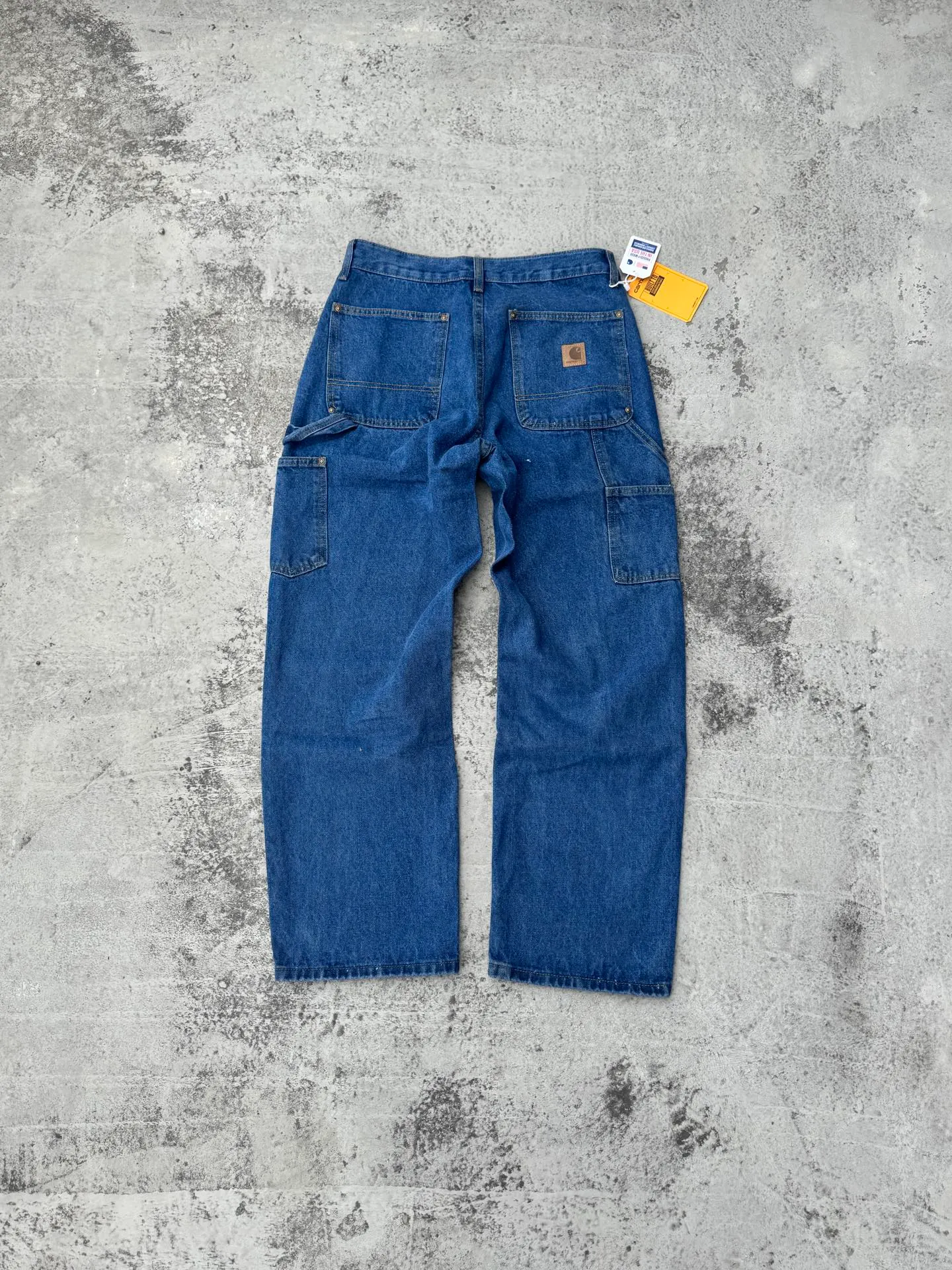🅿️250 K019 Carhartt WIP Japanese style work style jeans with customized original logo buckle, YKK zipper fly, smooth and easy to pull! Many locations are reinforced with tacks, and the workmanship is solid! The overall tailoring adopts three-dimensional structure tailoring! Ergonomically designed, more flexible when wearing! The cut is streamlined and streamlined, allowing you to move flexibly with your body! Integrates functionality, beauty and durability! Suitable for business, travel, leisure and many other occasions! Straight version Color: dark blue Size: S-XXL