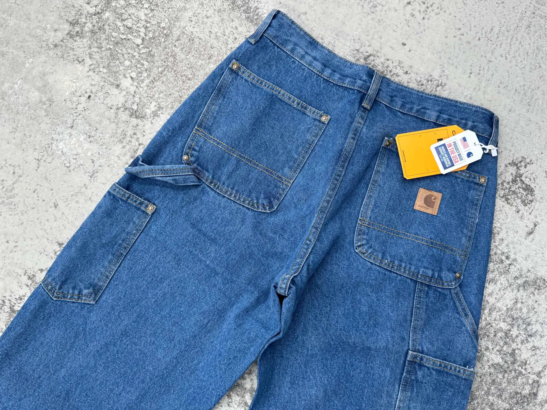 🅿️250 K019 Carhartt WIP Japanese style work style jeans with customized original logo buckle, YKK zipper fly, smooth and easy to pull! Many locations are reinforced with tacks, and the workmanship is solid! The overall tailoring adopts three-dimensional structure tailoring! Ergonomically designed, more flexible when wearing! The cut is streamlined and streamlined, allowing you to move flexibly with your body! Integrates functionality, beauty and durability! Suitable for business, travel, leisure and many other occasions! Straight version Color: dark blue Size: S-XXL