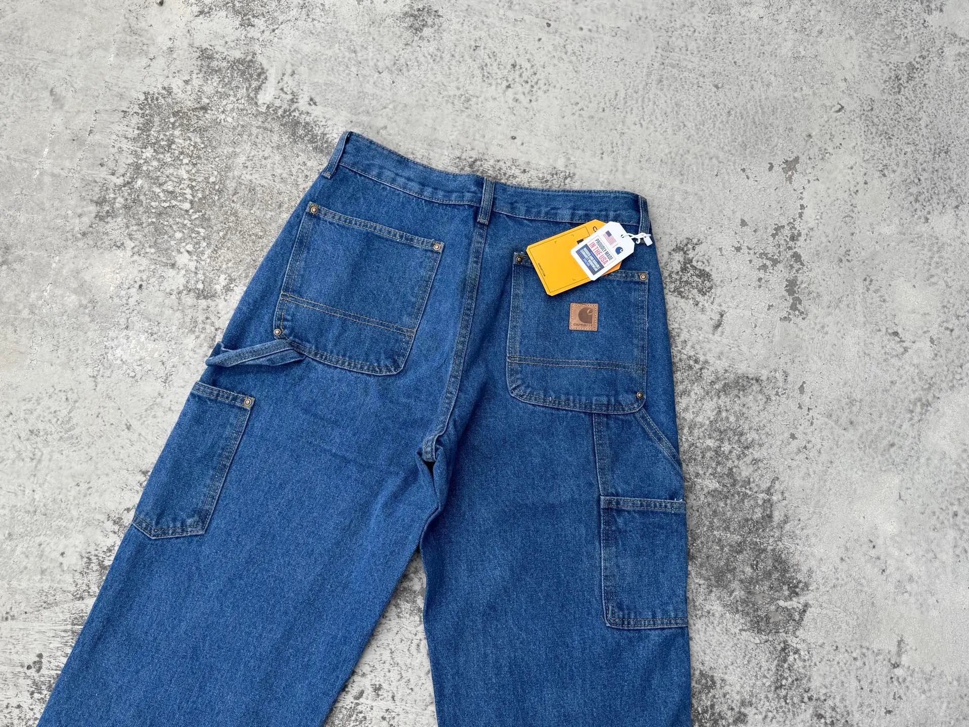 🅿️250 K019 Carhartt WIP Japanese style work style jeans with customized original logo buckle, YKK zipper fly, smooth and easy to pull! Many locations are reinforced with tacks, and the workmanship is solid! The overall tailoring adopts three-dimensional structure tailoring! Ergonomically designed, more flexible when wearing! The cut is streamlined and streamlined, allowing you to move flexibly with your body! Integrates functionality, beauty and durability! Suitable for business, travel, leisure and many other occasions! Straight version Color: dark blue Size: S-XXL
