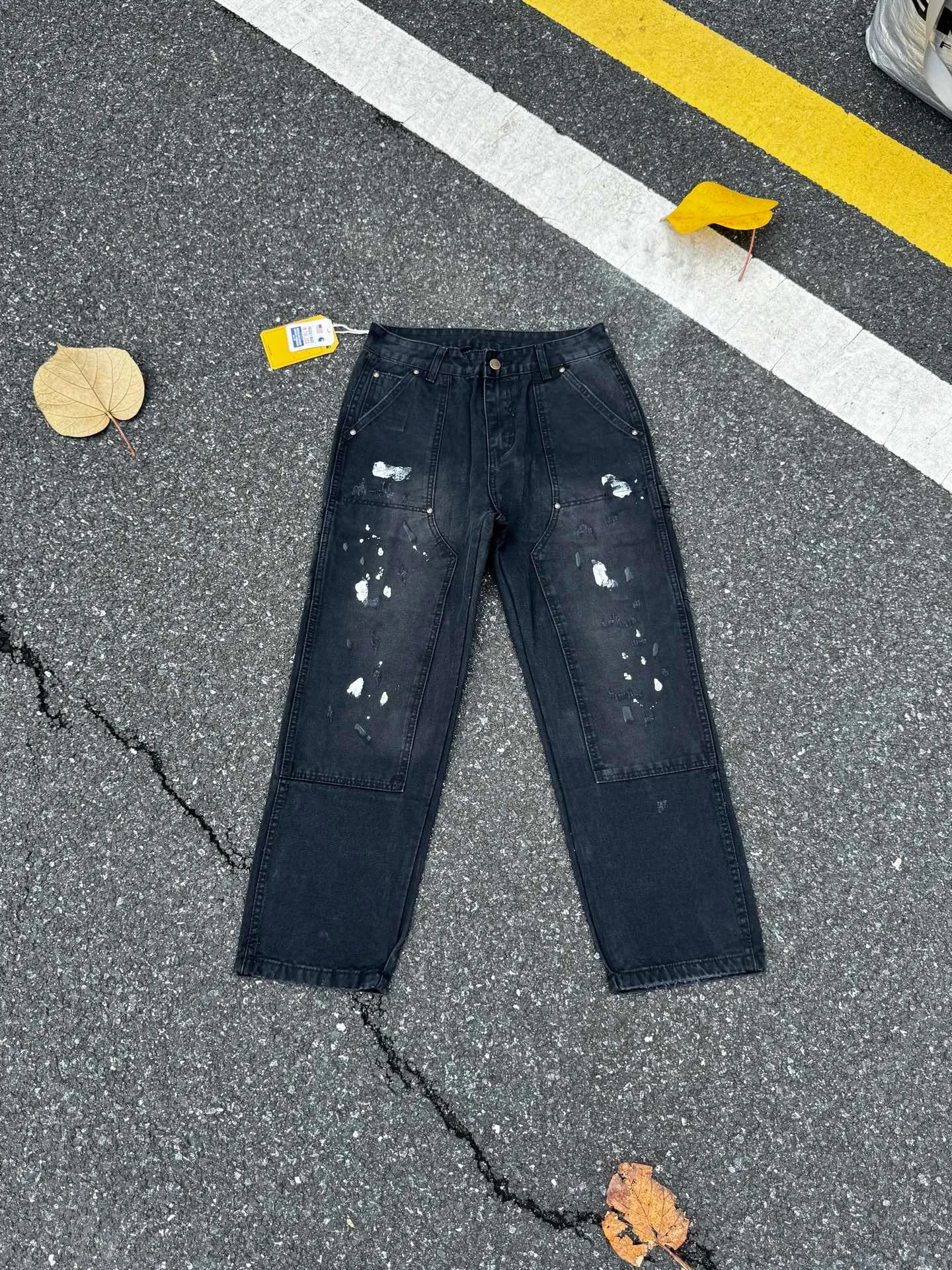 🅿️270 KH1 top vtg Carhartt WIP Carhartt vintage splashed ink holes distressed retro lumberjack Japanese work style jeans Accessories: Customized original logo buckle, including the inner top bracket is also compared to the original with logo hole nails, YKK zipper fly, smooth and easy to pull! Many locations are reinforced with tacks, and the workmanship is solid!  Fabric: The table is made of original authentic custom-made imported fabrics, and the overall tailoring adopts three-dimensional structure tailoring! Ergonomically designed, more flexible when wearing! The cut is streamlined and streamlined, allowing you to move flexibly with your body! Integrates functionality, beauty and durability! Suitable for business, travel, leisure and many other occasions! Straight version Color: splash black Code number: 28 30 32 34 36