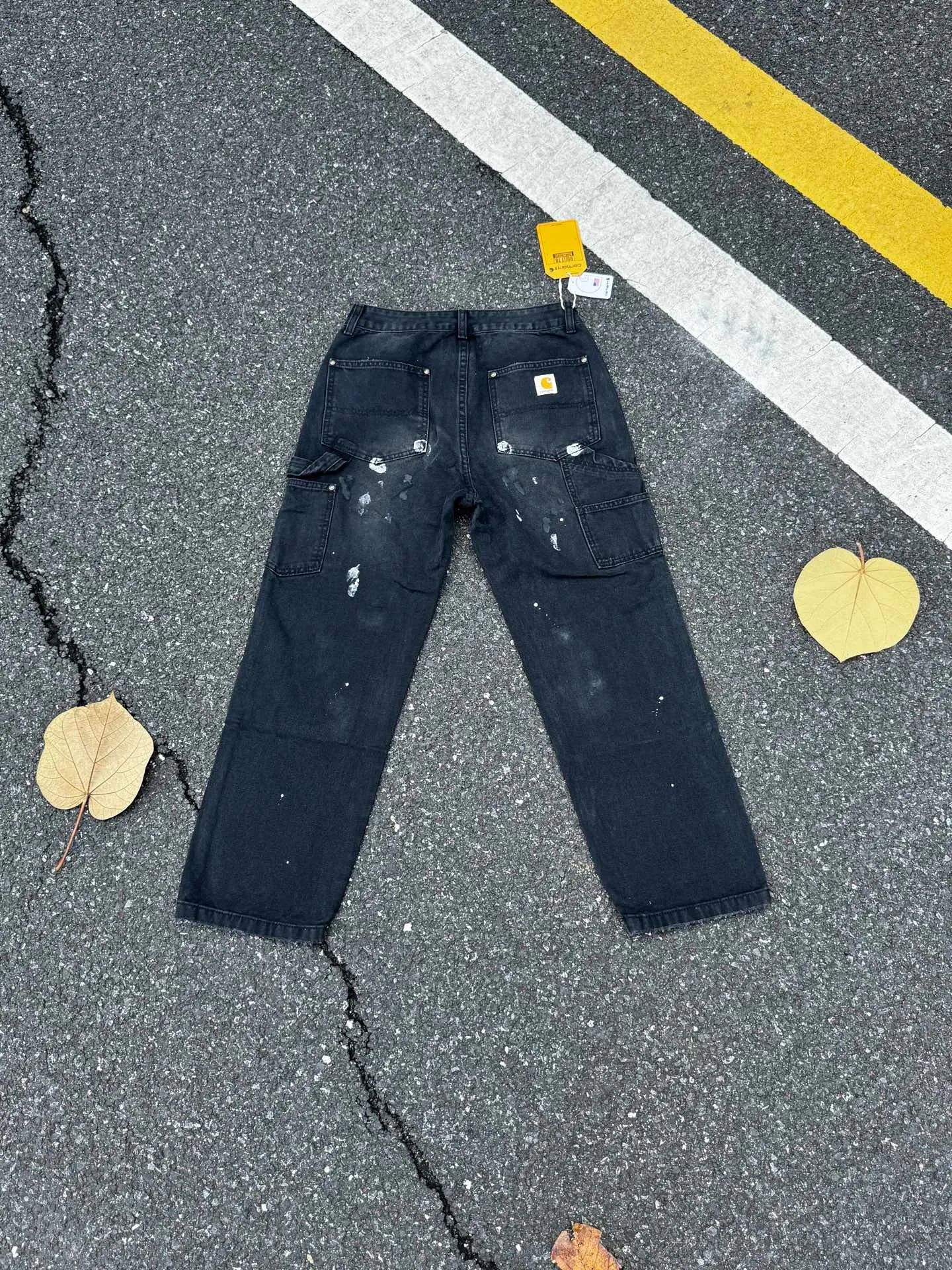 🅿️270 KH1 top vtg Carhartt WIP Carhartt vintage splashed ink holes distressed retro lumberjack Japanese work style jeans Accessories: Customized original logo buckle, including the inner top bracket is also compared to the original with logo hole nails, YKK zipper fly, smooth and easy to pull! Many locations are reinforced with tacks, and the workmanship is solid!  Fabric: The table is made of original authentic custom-made imported fabrics, and the overall tailoring adopts three-dimensional structure tailoring! Ergonomically designed, more flexible when wearing! The cut is streamlined and streamlined, allowing you to move flexibly with your body! Integrates functionality, beauty and durability! Suitable for business, travel, leisure and many other occasions! Straight version Color: splash black Code number: 28 30 32 34 36