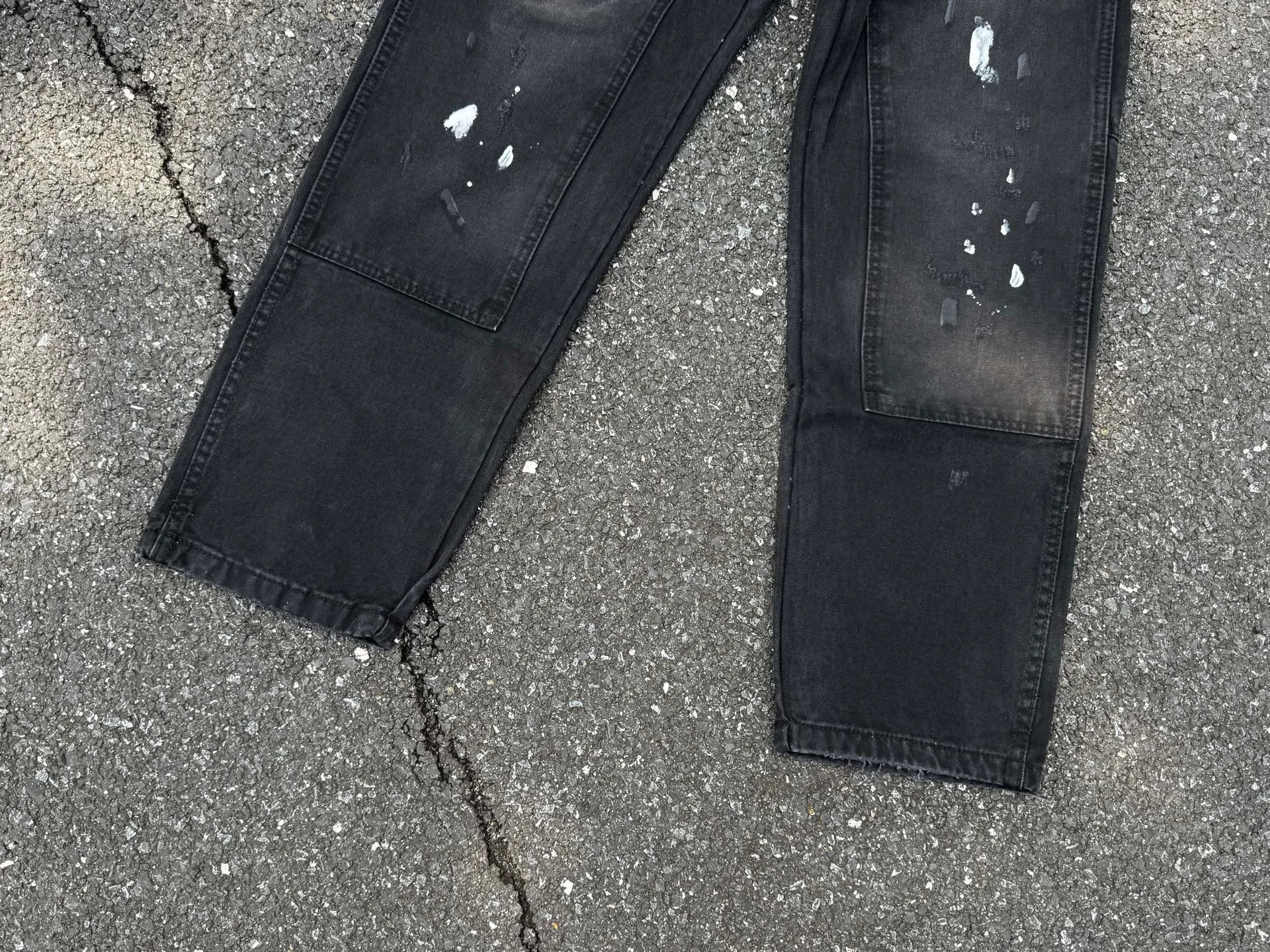 🅿️270 KH1 top vtg Carhartt WIP Carhartt vintage splashed ink holes distressed retro lumberjack Japanese work style jeans Accessories: Customized original logo buckle, including the inner top bracket is also compared to the original with logo hole nails, YKK zipper fly, smooth and easy to pull! Many locations are reinforced with tacks, and the workmanship is solid!  Fabric: The table is made of original authentic custom-made imported fabrics, and the overall tailoring adopts three-dimensional structure tailoring! Ergonomically designed, more flexible when wearing! The cut is streamlined and streamlined, allowing you to move flexibly with your body! Integrates functionality, beauty and durability! Suitable for business, travel, leisure and many other occasions! Straight version Color: splash black Code number: 28 30 32 34 36
