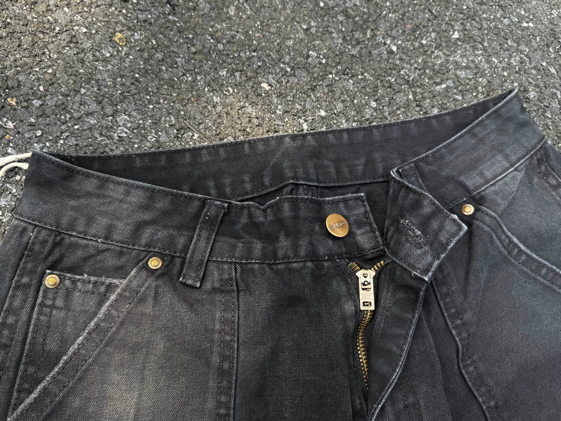🅿️270 KH1 top vtg Carhartt WIP Carhartt vintage splashed ink holes distressed retro lumberjack Japanese work style jeans Accessories: Customized original logo buckle, including the inner top bracket is also compared to the original with logo hole nails, YKK zipper fly, smooth and easy to pull! Many locations are reinforced with tacks, and the workmanship is solid!  Fabric: The table is made of original authentic custom-made imported fabrics, and the overall tailoring adopts three-dimensional structure tailoring! Ergonomically designed, more flexible when wearing! The cut is streamlined and streamlined, allowing you to move flexibly with your body! Integrates functionality, beauty and durability! Suitable for business, travel, leisure and many other occasions! Straight version Color: splash black Code number: 28 30 32 34 36