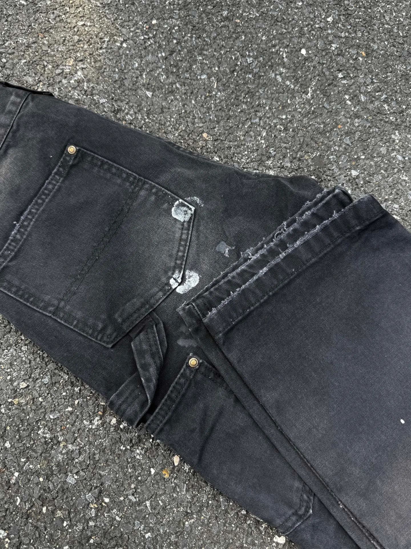 🅿️270 KH1 top vtg Carhartt WIP Carhartt vintage splashed ink holes distressed retro lumberjack Japanese work style jeans Accessories: Customized original logo buckle, including the inner top bracket is also compared to the original with logo hole nails, YKK zipper fly, smooth and easy to pull! Many locations are reinforced with tacks, and the workmanship is solid!  Fabric: The table is made of original authentic custom-made imported fabrics, and the overall tailoring adopts three-dimensional structure tailoring! Ergonomically designed, more flexible when wearing! The cut is streamlined and streamlined, allowing you to move flexibly with your body! Integrates functionality, beauty and durability! Suitable for business, travel, leisure and many other occasions! Straight version Color: splash black Code number: 28 30 32 34 36