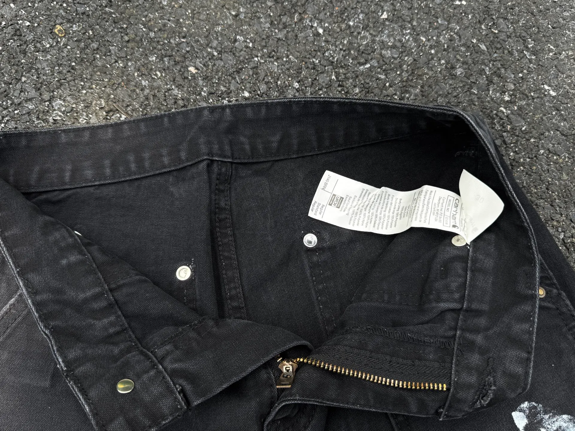🅿️270 KH1 top vtg Carhartt WIP Carhartt vintage splashed ink holes distressed retro lumberjack Japanese work style jeans Accessories: Customized original logo buckle, including the inner top bracket is also compared to the original with logo hole nails, YKK zipper fly, smooth and easy to pull! Many locations are reinforced with tacks, and the workmanship is solid!  Fabric: The table is made of original authentic custom-made imported fabrics, and the overall tailoring adopts three-dimensional structure tailoring! Ergonomically designed, more flexible when wearing! The cut is streamlined and streamlined, allowing you to move flexibly with your body! Integrates functionality, beauty and durability! Suitable for business, travel, leisure and many other occasions! Straight version Color: splash black Code number: 28 30 32 34 36