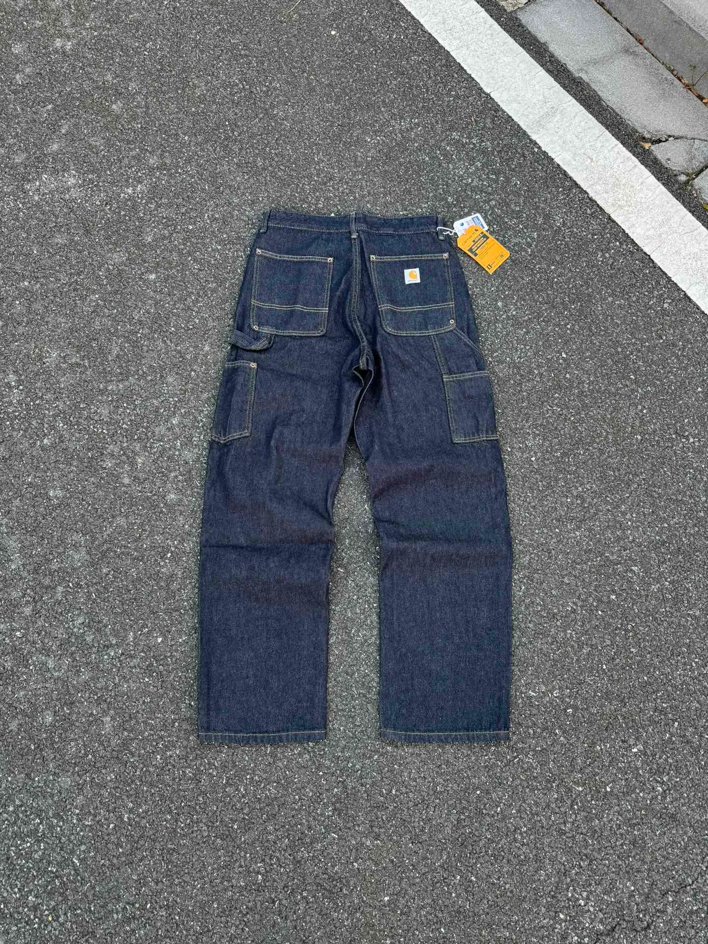 🅿️250 K011 Carhartt WIP Japanese style work style jeans with customized original logo buckle, YKK zipper fly, smooth and easy to pull! Many locations are reinforced with tacks, and the workmanship is solid! The overall tailoring adopts three-dimensional structure tailoring! Ergonomically designed, more flexible when wearing! The cut is streamlined and streamlined, allowing you to move flexibly with your body! Integrates functionality, beauty and durability! Suitable for business, travel, leisure and many other occasions! Straight fit Color: Dark Blue Size: S-XXL