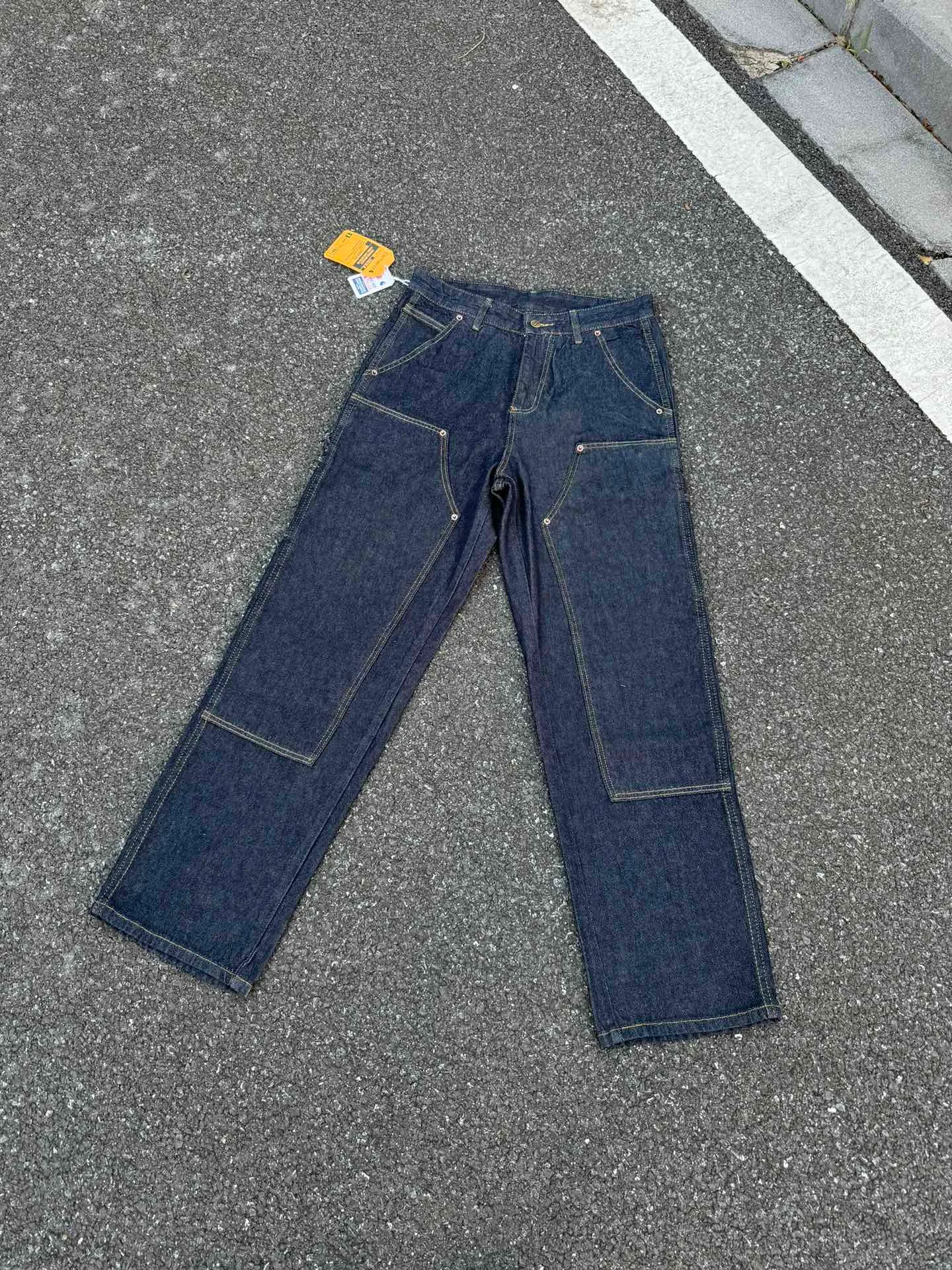 🅿️250 K011 Carhartt WIP Japanese style work style jeans with customized original logo buckle, YKK zipper fly, smooth and easy to pull! Many locations are reinforced with tacks, and the workmanship is solid! The overall tailoring adopts three-dimensional structure tailoring! Ergonomically designed, more flexible when wearing! The cut is streamlined and streamlined, allowing you to move flexibly with your body! Integrates functionality, beauty and durability! Suitable for business, travel, leisure and many other occasions! Straight fit Color: Dark Blue Size: S-XXL
