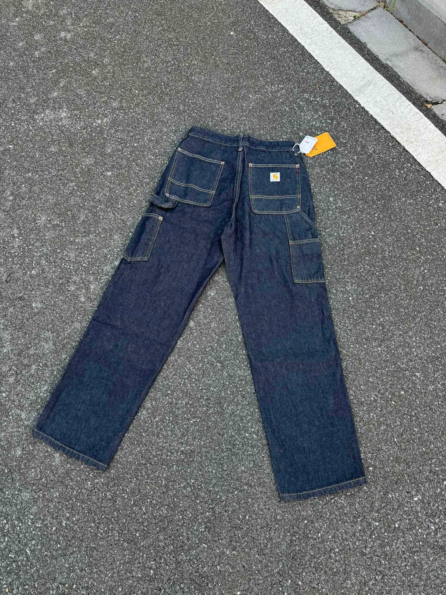 🅿️250 K011 Carhartt WIP Japanese style work style jeans with customized original logo buckle, YKK zipper fly, smooth and easy to pull! Many locations are reinforced with tacks, and the workmanship is solid! The overall tailoring adopts three-dimensional structure tailoring! Ergonomically designed, more flexible when wearing! The cut is streamlined and streamlined, allowing you to move flexibly with your body! Integrates functionality, beauty and durability! Suitable for business, travel, leisure and many other occasions! Straight fit Color: Dark Blue Size: S-XXL