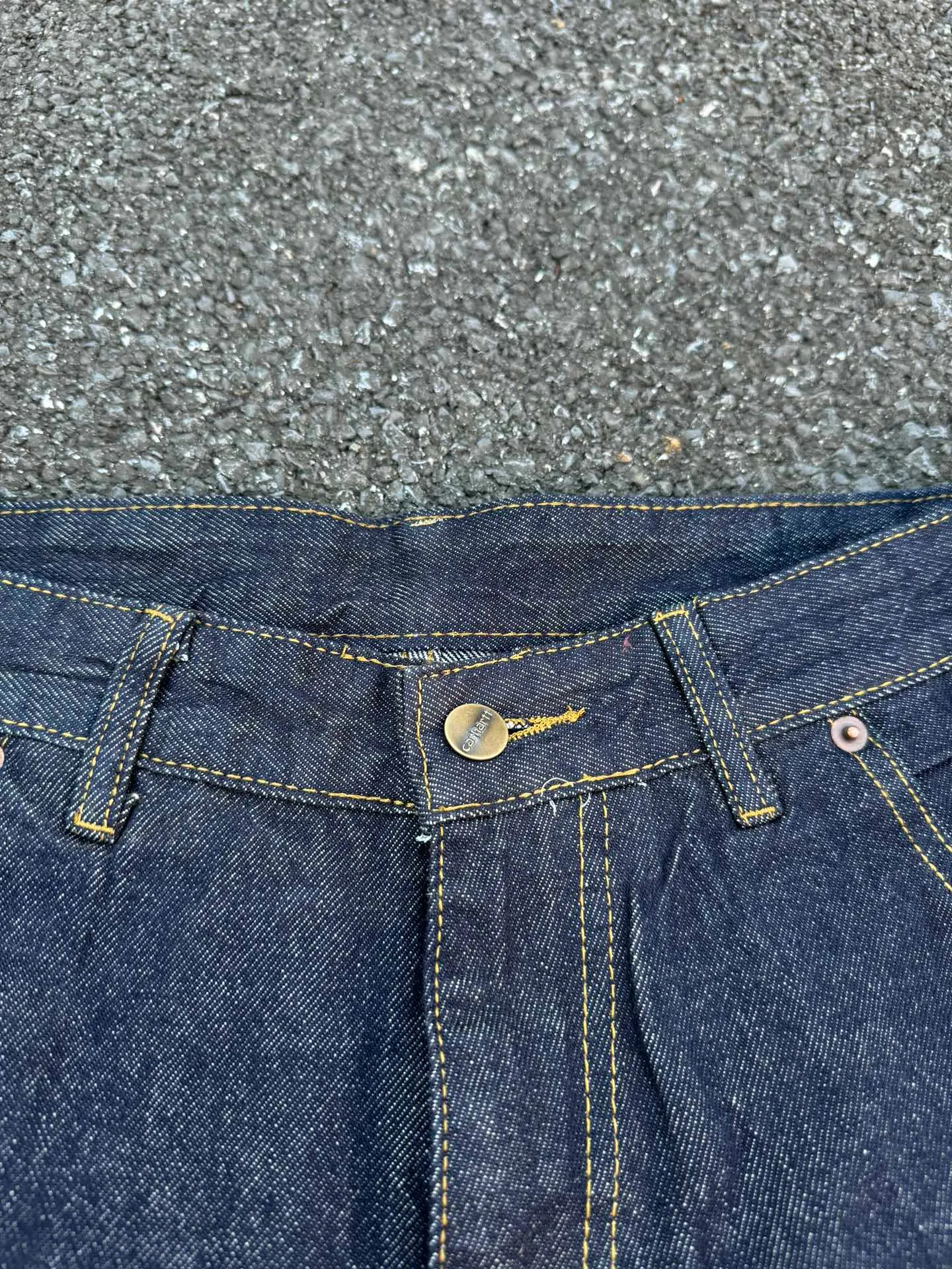 🅿️250 K011 Carhartt WIP Japanese style work style jeans with customized original logo buckle, YKK zipper fly, smooth and easy to pull! Many locations are reinforced with tacks, and the workmanship is solid! The overall tailoring adopts three-dimensional structure tailoring! Ergonomically designed, more flexible when wearing! The cut is streamlined and streamlined, allowing you to move flexibly with your body! Integrates functionality, beauty and durability! Suitable for business, travel, leisure and many other occasions! Straight fit Color: Dark Blue Size: S-XXL