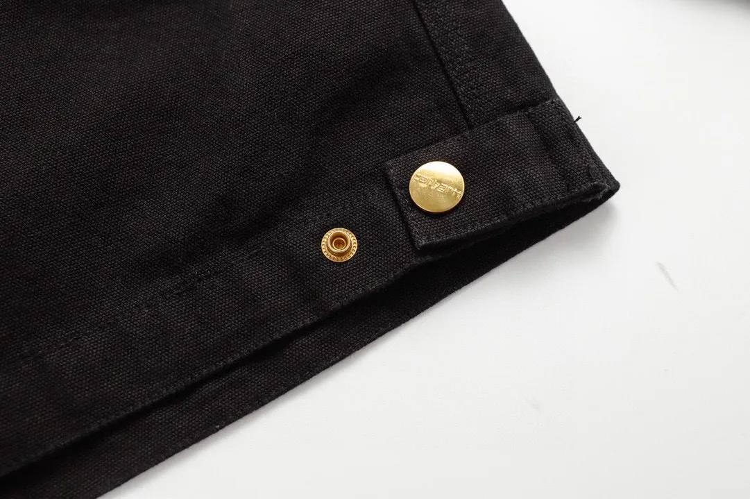 🅿️350 Carhartt Wip Carhartt classic Detroit zipper jacket couple casual workwear jacket 1️⃣The fabric is made of new environmentally friendly twill fabric. The light wash feels and the color will look better with time. It is a very high-quality fabric! 2️⃣The workmanship details are perfectly controlled, the classic logo is embroidered on the chest, the corduroy lapel highlights the unique style, the customized gold zipper, and the gold buttons all have logos that become more unique as they wear out with use! 3️⃣ Suitable for daily wear and can be worn in various styles. It is a very versatile jacket for men and women!  Color: black, yellow, purple Size: S, M, L, XL