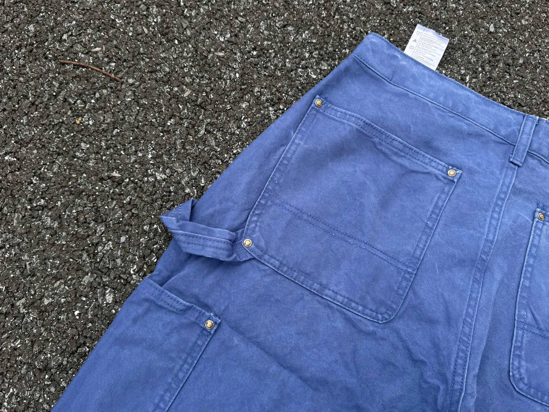🅿️260 K009 Carhartt WIP Japanese style work style jeans with customized original logo buckle, YKK zipper fly, smooth and easy to pull! Many locations are reinforced with tacks, and the workmanship is solid! The overall tailoring adopts three-dimensional structure tailoring! Ergonomically designed, more flexible when wearing! The cut is streamlined and streamlined, allowing you to move flexibly with your body! Integrates functionality, beauty and durability! Suitable for business, travel, leisure and many other occasions! Straight version Color: Navy Blue Size: 28 30 32 34 36 (corresponds to S M L XL XXL)