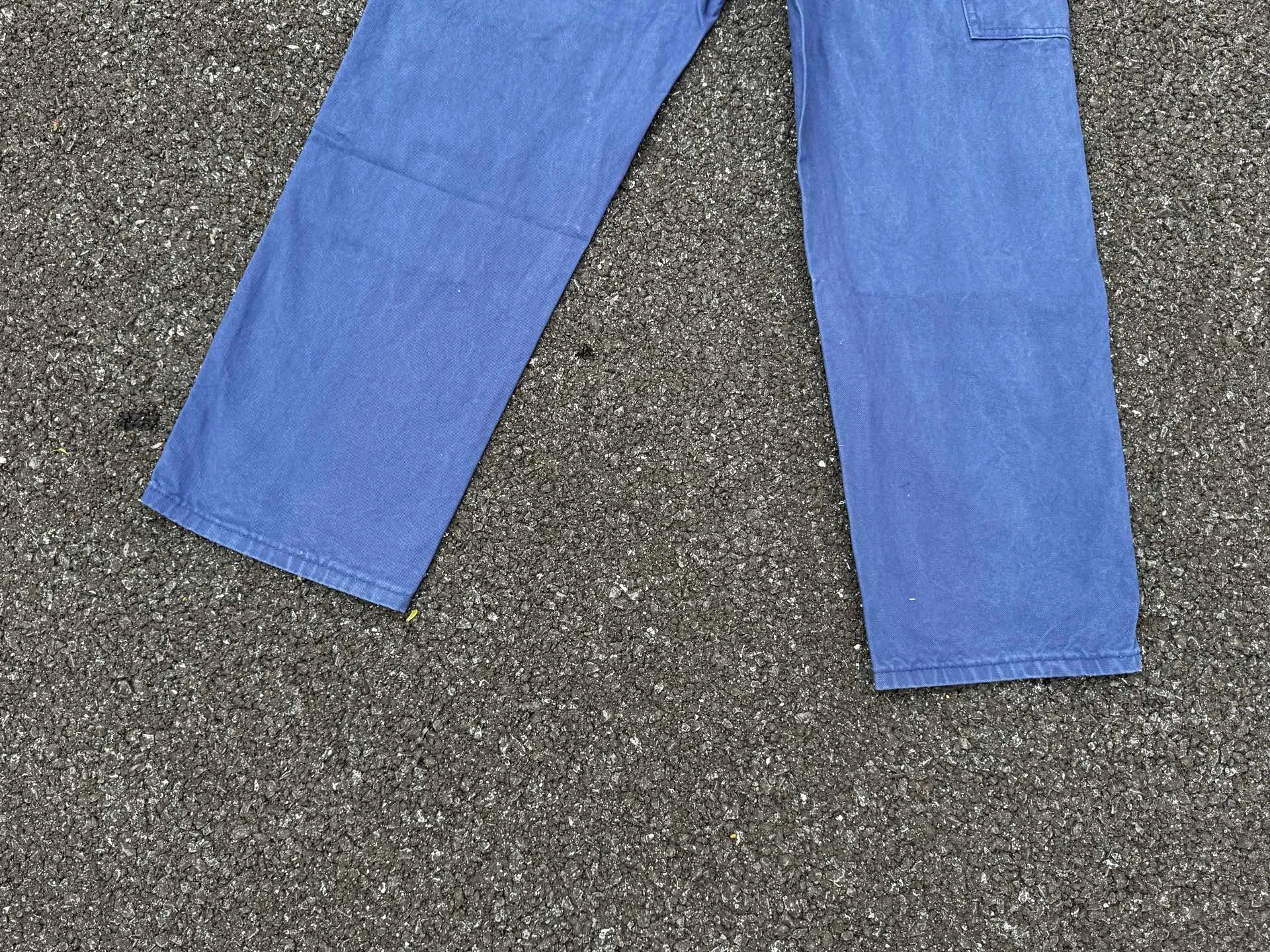 🅿️260 K009 Carhartt WIP Japanese style work style jeans with customized original logo buckle, YKK zipper fly, smooth and easy to pull! Many locations are reinforced with tacks, and the workmanship is solid! The overall tailoring adopts three-dimensional structure tailoring! Ergonomically designed, more flexible when wearing! The cut is streamlined and streamlined, allowing you to move flexibly with your body! Integrates functionality, beauty and durability! Suitable for business, travel, leisure and many other occasions! Straight version Color: Navy Blue Size: 28 30 32 34 36 (corresponds to S M L XL XXL)