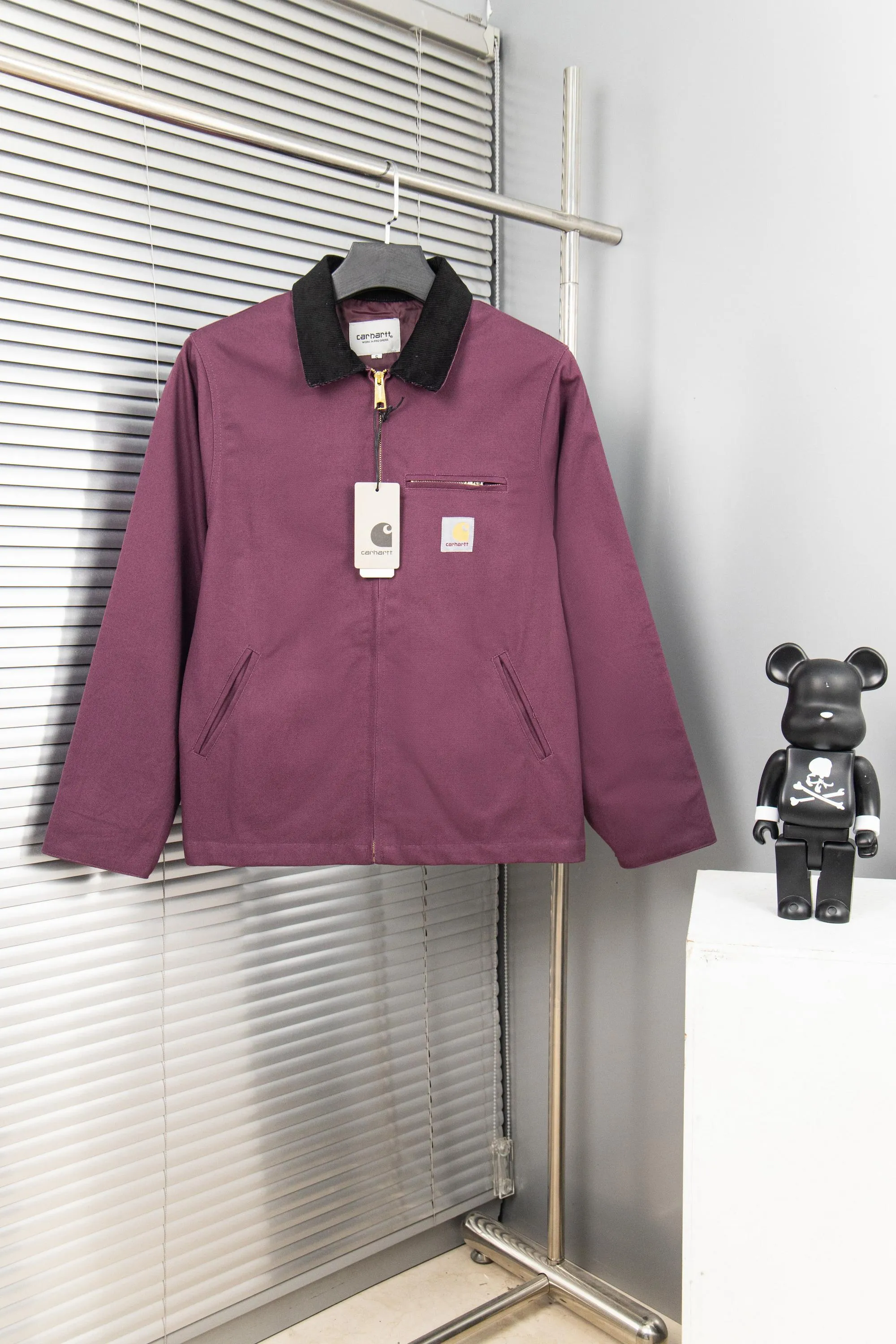 🅿️330 New: Style number: B123 Carhartt Wip Carhartt classic Detroit zipper jacket couple casual work jacket 1️⃣The fabric is made of new environmentally friendly twill fabric. The light wash feels and the color will look better with time. It is a very high-quality fabric!  2️⃣The workmanship details are perfectly controlled, the classic logo is embroidered on the chest, the corduroy lapel highlights the unique style, the customized gold zipper, and the gold buttons all have logos that become more unique as they wear out with use! 3️⃣ Suitable for daily wear and can be worn in various styles. It is a very versatile jacket for men and women! Color: black, yellow, purple Size: S, M, L, XL