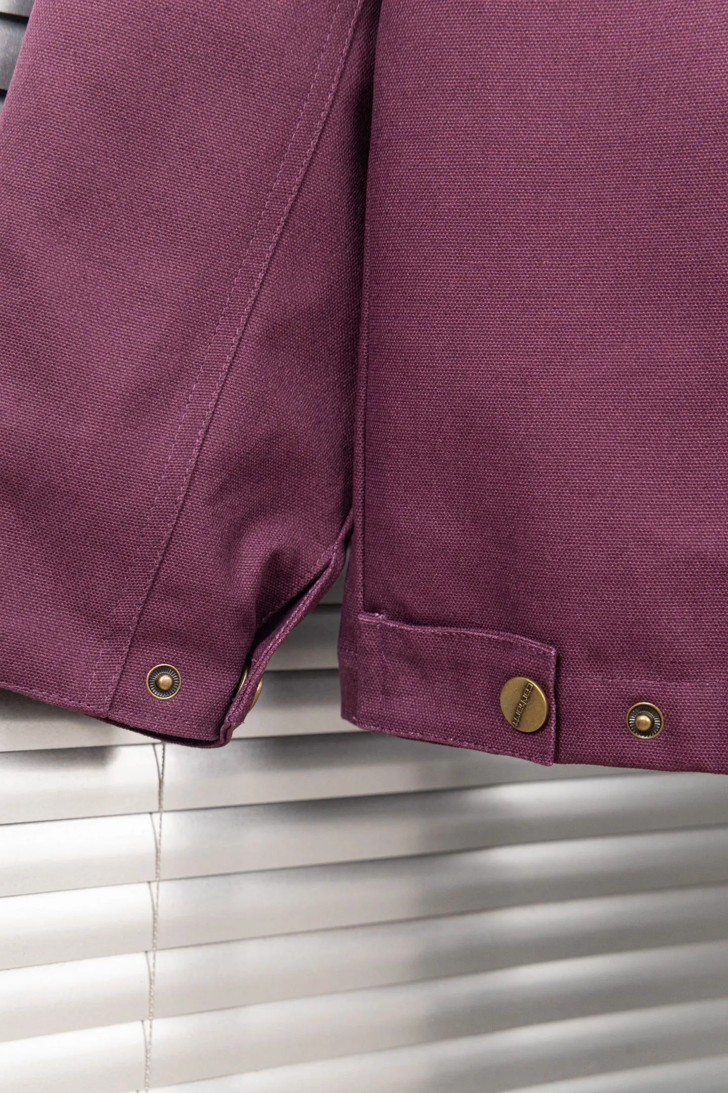 🅿️330 New: Style number: B123 Carhartt Wip Carhartt classic Detroit zipper jacket couple casual work jacket 1️⃣The fabric is made of new environmentally friendly twill fabric. The light wash feels and the color will look better with time. It is a very high-quality fabric!  2️⃣The workmanship details are perfectly controlled, the classic logo is embroidered on the chest, the corduroy lapel highlights the unique style, the customized gold zipper, and the gold buttons all have logos that become more unique as they wear out with use! 3️⃣ Suitable for daily wear and can be worn in various styles. It is a very versatile jacket for men and women! Color: black, yellow, purple Size: S, M, L, XL