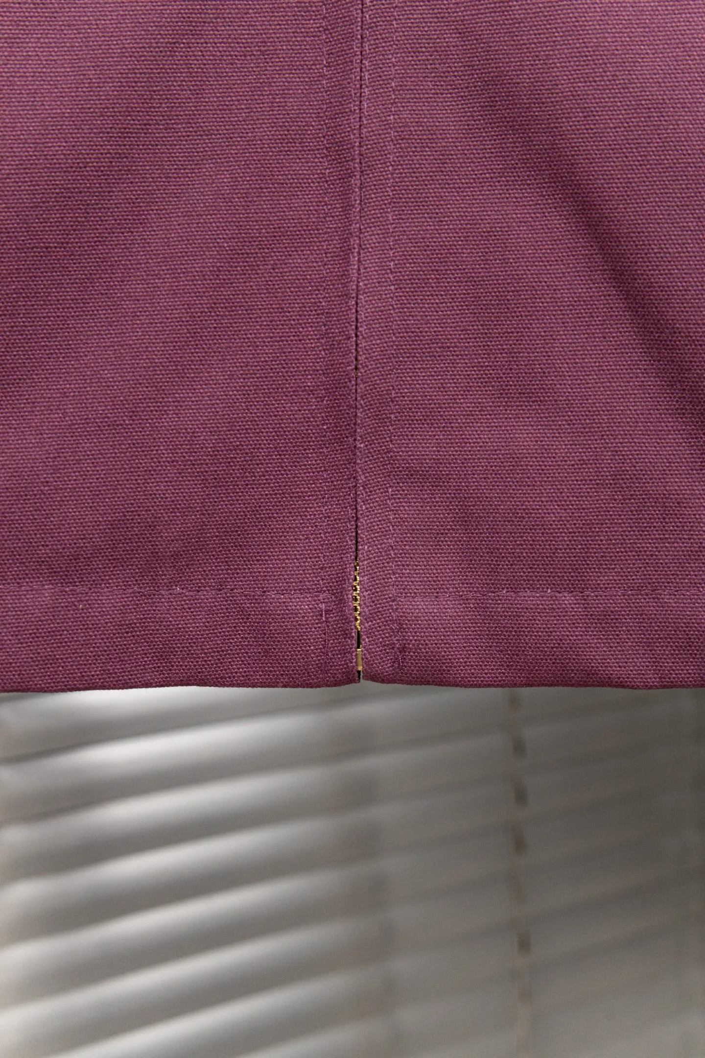🅿️330 New: Style number: B123 Carhartt Wip Carhartt classic Detroit zipper jacket couple casual work jacket 1️⃣The fabric is made of new environmentally friendly twill fabric. The light wash feels and the color will look better with time. It is a very high-quality fabric!  2️⃣The workmanship details are perfectly controlled, the classic logo is embroidered on the chest, the corduroy lapel highlights the unique style, the customized gold zipper, and the gold buttons all have logos that become more unique as they wear out with use! 3️⃣ Suitable for daily wear and can be worn in various styles. It is a very versatile jacket for men and women! Color: black, yellow, purple Size: S, M, L, XL