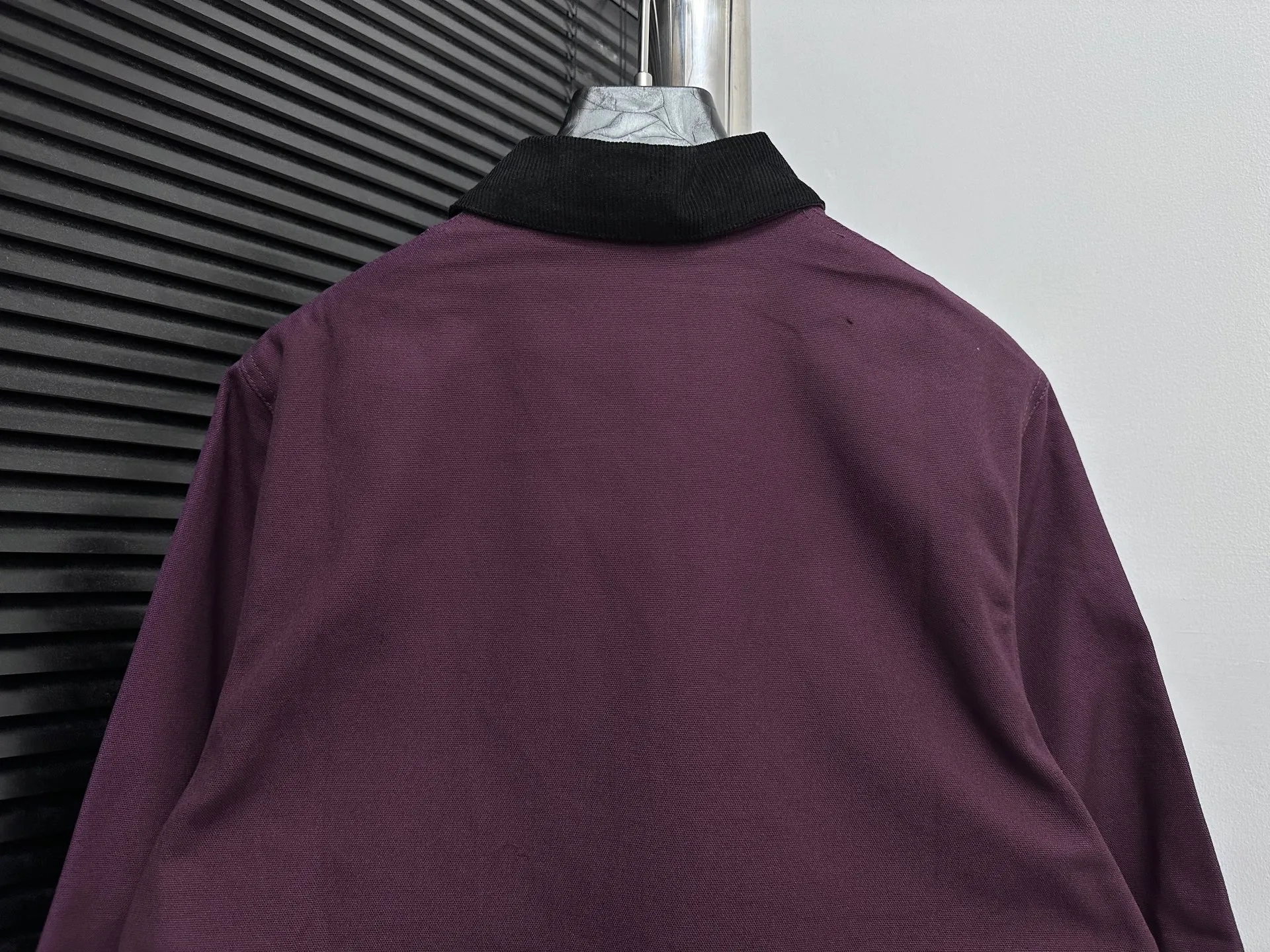 🅿️340 [Carhartt Wip] Carhartt Detroit zipper casual workwear for couples. The fabric is made of new environmentally friendly twill fabric. The light wash feels and the color will look better with time. It is a very high-quality fabric!  The workmanship details are perfectly controlled, the classic logo is embroidered on the chest, the corduroy lapel highlights the unique style, the custom gold zipper, and the gold buttons all have the logo and become more unique as they wear out with use! Suitable for daily wear, suitable for all styles, same style for men and women. Sizes: S-XL
