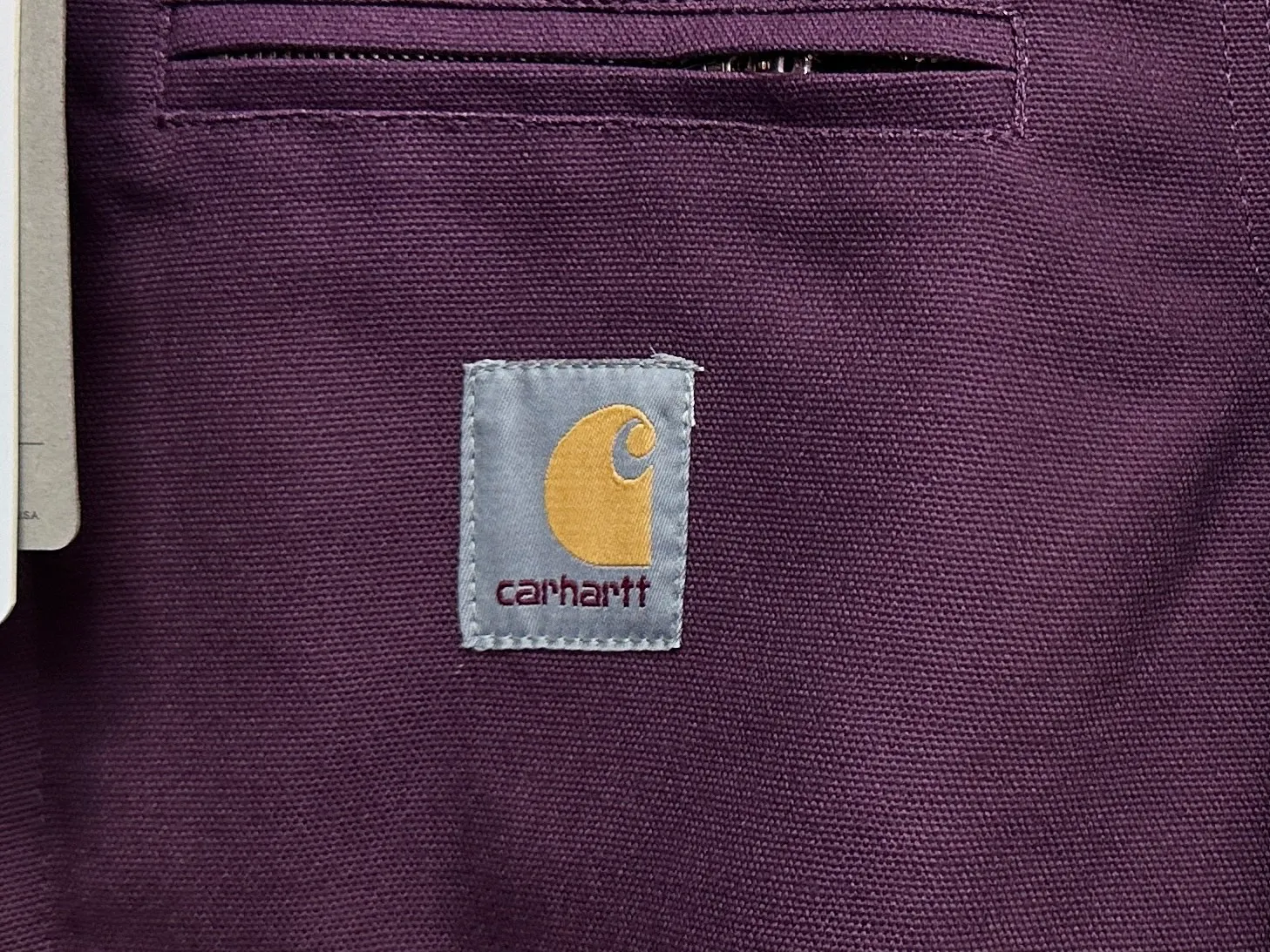 🅿️340 [Carhartt Wip] Carhartt Detroit zipper casual workwear for couples. The fabric is made of new environmentally friendly twill fabric. The light wash feels and the color will look better with time. It is a very high-quality fabric!  The workmanship details are perfectly controlled, the classic logo is embroidered on the chest, the corduroy lapel highlights the unique style, the custom gold zipper, and the gold buttons all have the logo and become more unique as they wear out with use! Suitable for daily wear, suitable for all styles, same style for men and women. Sizes: S-XL