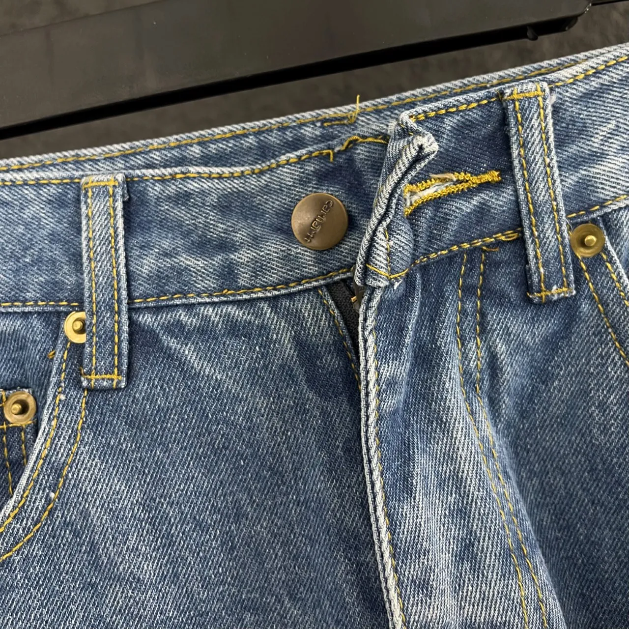 🅿️260 Grab Carhartt WIP original quality model number: HT011 ✨New! Carhartt WIP style American retro loose heavyweight washed micro-taper work jeans, a fashionable must-have!  Original customized logo buckle, full of texture; paired with YKK zipper placket, opening and closing is smooth and super silky. It is reinforced with multiple knots, fine and solid workmanship, and is durable and resistant to wear and tear.  Three-dimensional structure tailoring strictly follows ergonomics, allowing you to move freely without any sense of restraint. The streamlined design flexibly fits the body shape, showing ease in every move.  Function, appearance, and durability are perfectly integrated. Whether it is business commuting, casual strolling, or travel and vacation, these pants can be easily adapted. The straight and slightly tapered version is perfect for flattering your legs and is accommodating to all body types.  🔷Color: Refreshing washed blue, full of retro atmosphere 📏Size: 28-36 sizes (corresponding to S-XXL),