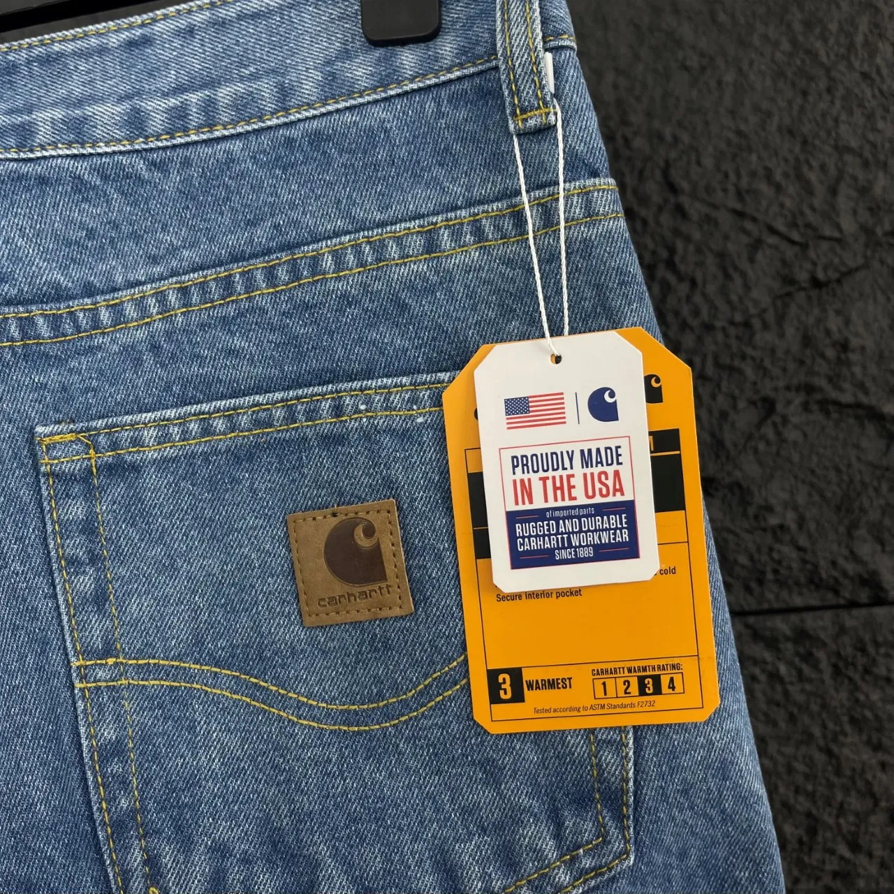 🅿️260 Grab Carhartt WIP original quality model number: HT011 ✨New! Carhartt WIP style American retro loose heavyweight washed micro-taper work jeans, a fashionable must-have!  Original customized logo buckle, full of texture; paired with YKK zipper placket, opening and closing is smooth and super silky. It is reinforced with multiple knots, fine and solid workmanship, and is durable and resistant to wear and tear.  Three-dimensional structure tailoring strictly follows ergonomics, allowing you to move freely without any sense of restraint. The streamlined design flexibly fits the body shape, showing ease in every move.  Function, appearance, and durability are perfectly integrated. Whether it is business commuting, casual strolling, or travel and vacation, these pants can be easily adapted. The straight and slightly tapered version is perfect for flattering your legs and is accommodating to all body types.  🔷Color: Refreshing washed blue, full of retro atmosphere 📏Size: 28-36 sizes (corresponding to S-XXL),