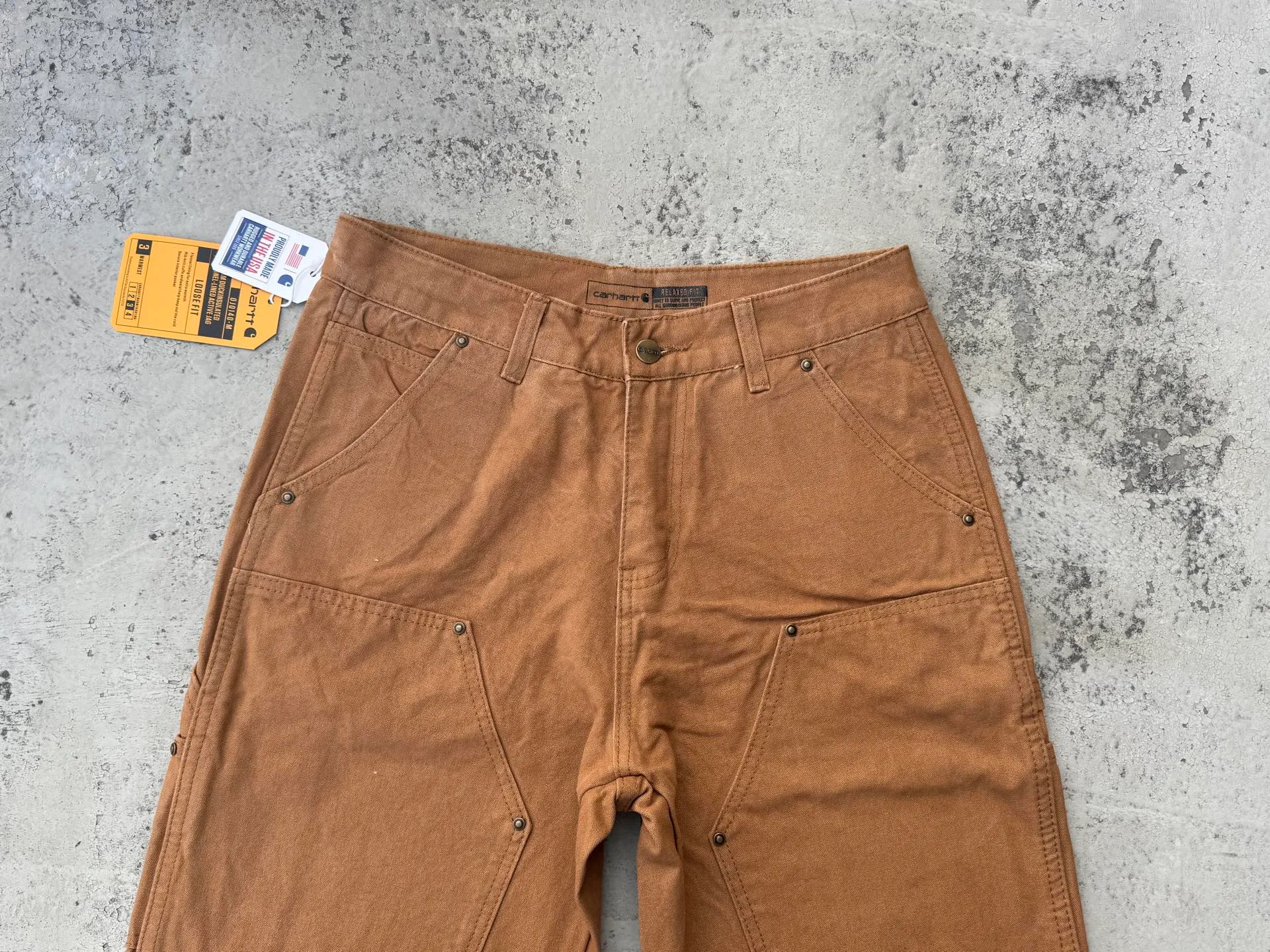 🅿️250 K020 Carhartt WIP Japanese style work style jeans with customized original logo buckle, YKK zipper fly, smooth and easy to pull! Many locations are reinforced with tacks, and the workmanship is solid! The overall tailoring adopts three-dimensional structure tailoring! Ergonomically designed, more flexible when wearing! The cut is streamlined and streamlined, allowing you to move flexibly with your body! Integrates functionality, beauty and durability! Suitable for business, travel, leisure and many other occasions! Straight version Color: Khaki Size: S-XXL (28 30 32 34 36)