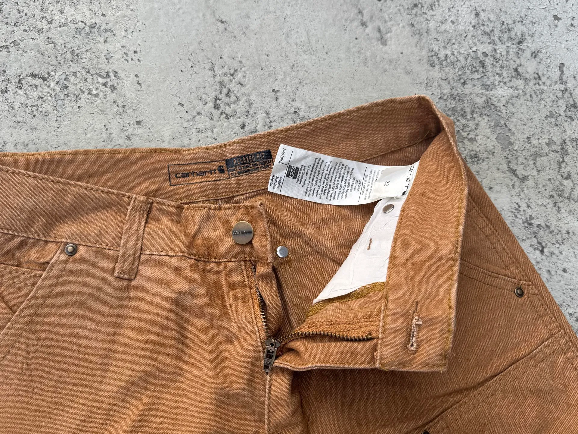 🅿️250 K020 Carhartt WIP Japanese style work style jeans with customized original logo buckle, YKK zipper fly, smooth and easy to pull! Many locations are reinforced with tacks, and the workmanship is solid! The overall tailoring adopts three-dimensional structure tailoring! Ergonomically designed, more flexible when wearing! The cut is streamlined and streamlined, allowing you to move flexibly with your body! Integrates functionality, beauty and durability! Suitable for business, travel, leisure and many other occasions! Straight version Color: Khaki Size: S-XXL (28 30 32 34 36)