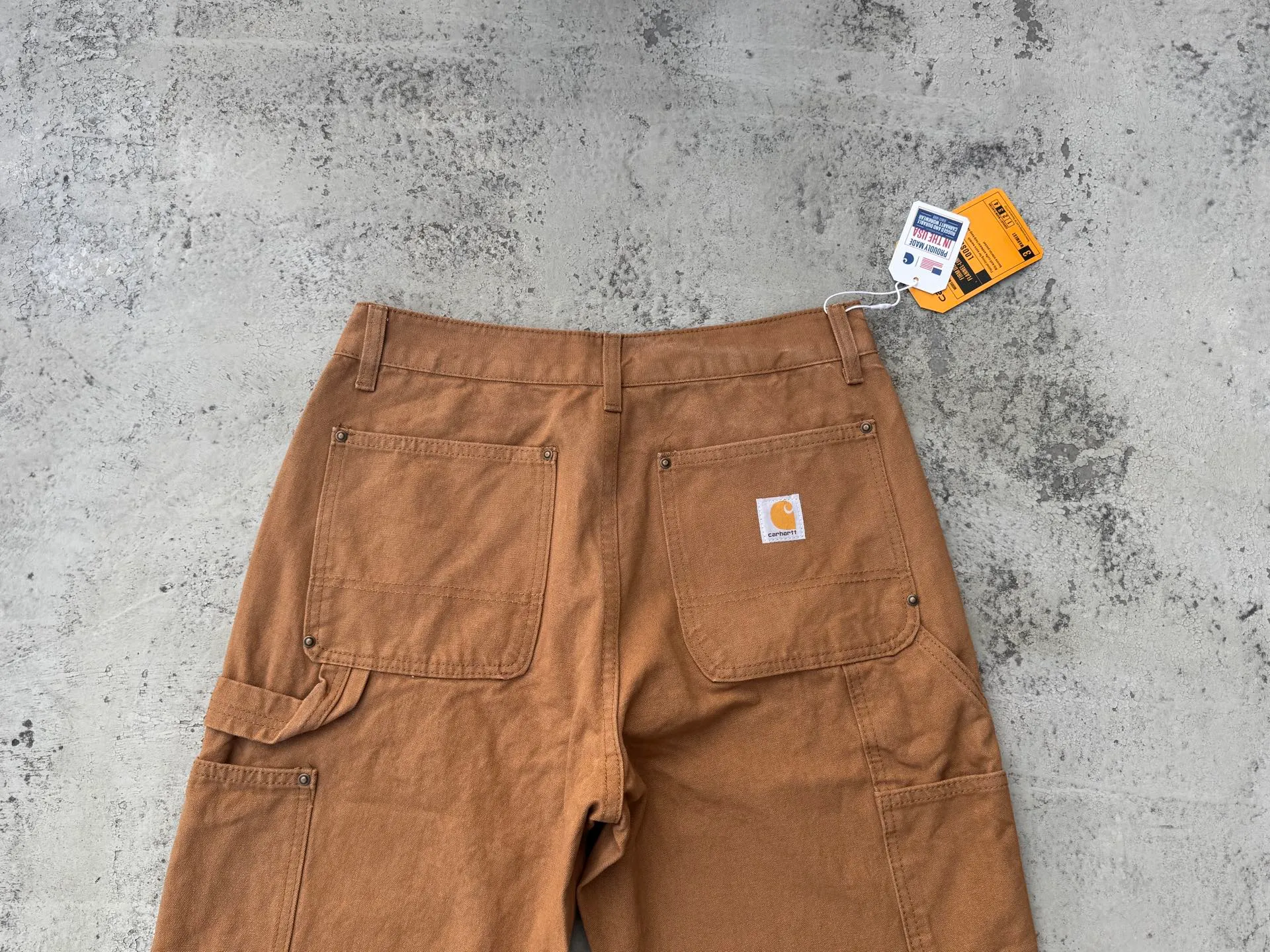 🅿️250 K020 Carhartt WIP Japanese style work style jeans with customized original logo buckle, YKK zipper fly, smooth and easy to pull! Many locations are reinforced with tacks, and the workmanship is solid! The overall tailoring adopts three-dimensional structure tailoring! Ergonomically designed, more flexible when wearing! The cut is streamlined and streamlined, allowing you to move flexibly with your body! Integrates functionality, beauty and durability! Suitable for business, travel, leisure and many other occasions! Straight version Color: Khaki Size: S-XXL (28 30 32 34 36)
