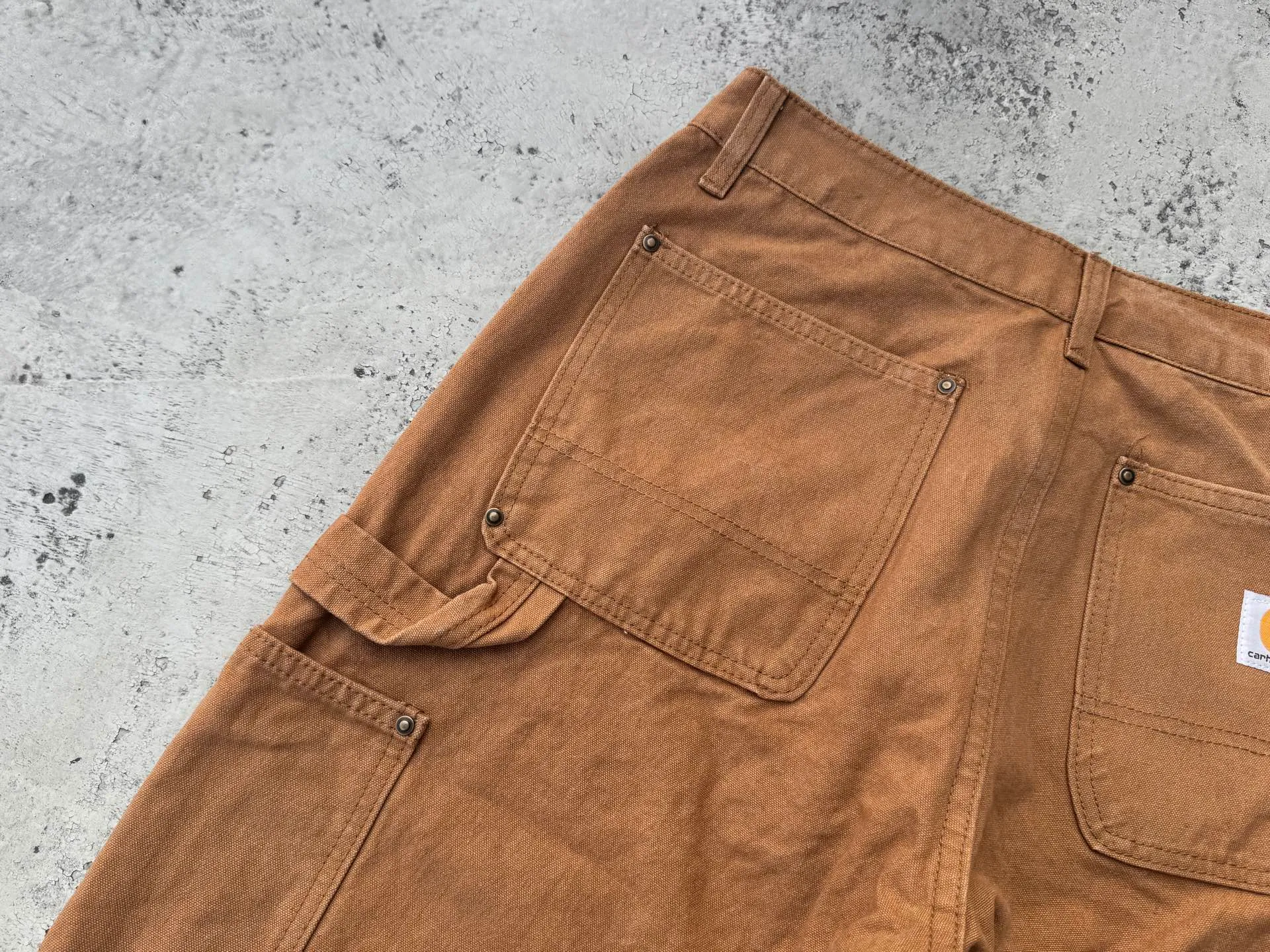 🅿️250 K020 Carhartt WIP Japanese style work style jeans with customized original logo buckle, YKK zipper fly, smooth and easy to pull! Many locations are reinforced with tacks, and the workmanship is solid! The overall tailoring adopts three-dimensional structure tailoring! Ergonomically designed, more flexible when wearing! The cut is streamlined and streamlined, allowing you to move flexibly with your body! Integrates functionality, beauty and durability! Suitable for business, travel, leisure and many other occasions! Straight version Color: Khaki Size: S-XXL (28 30 32 34 36)